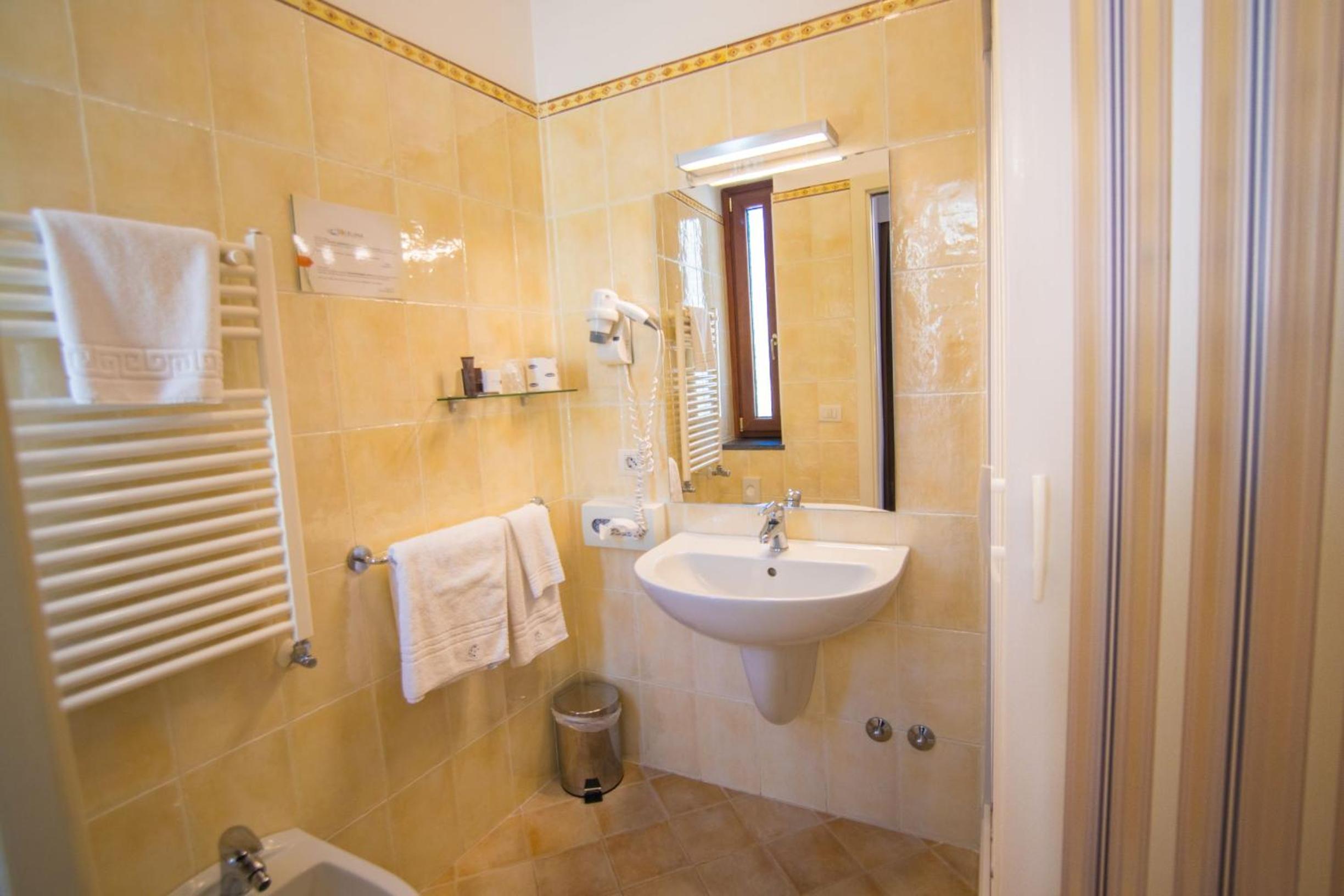 Single Room photo 2