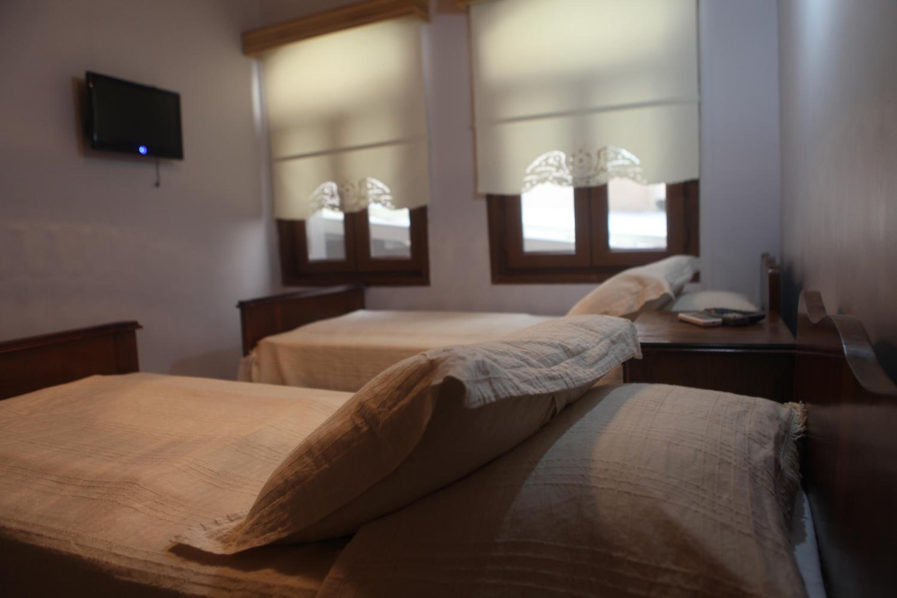 Economy Twin Room photo 3