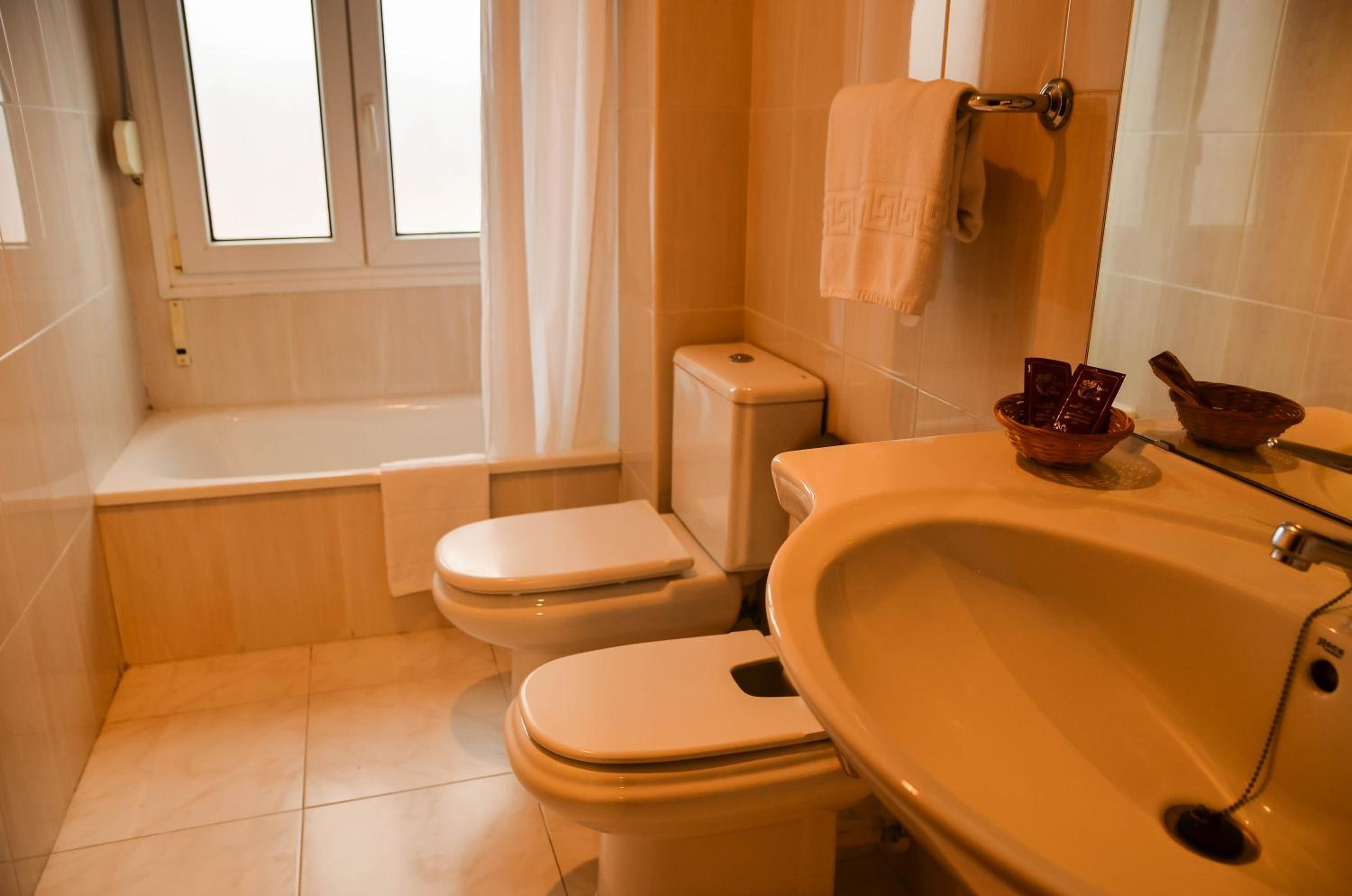 Double Room - Photo 2