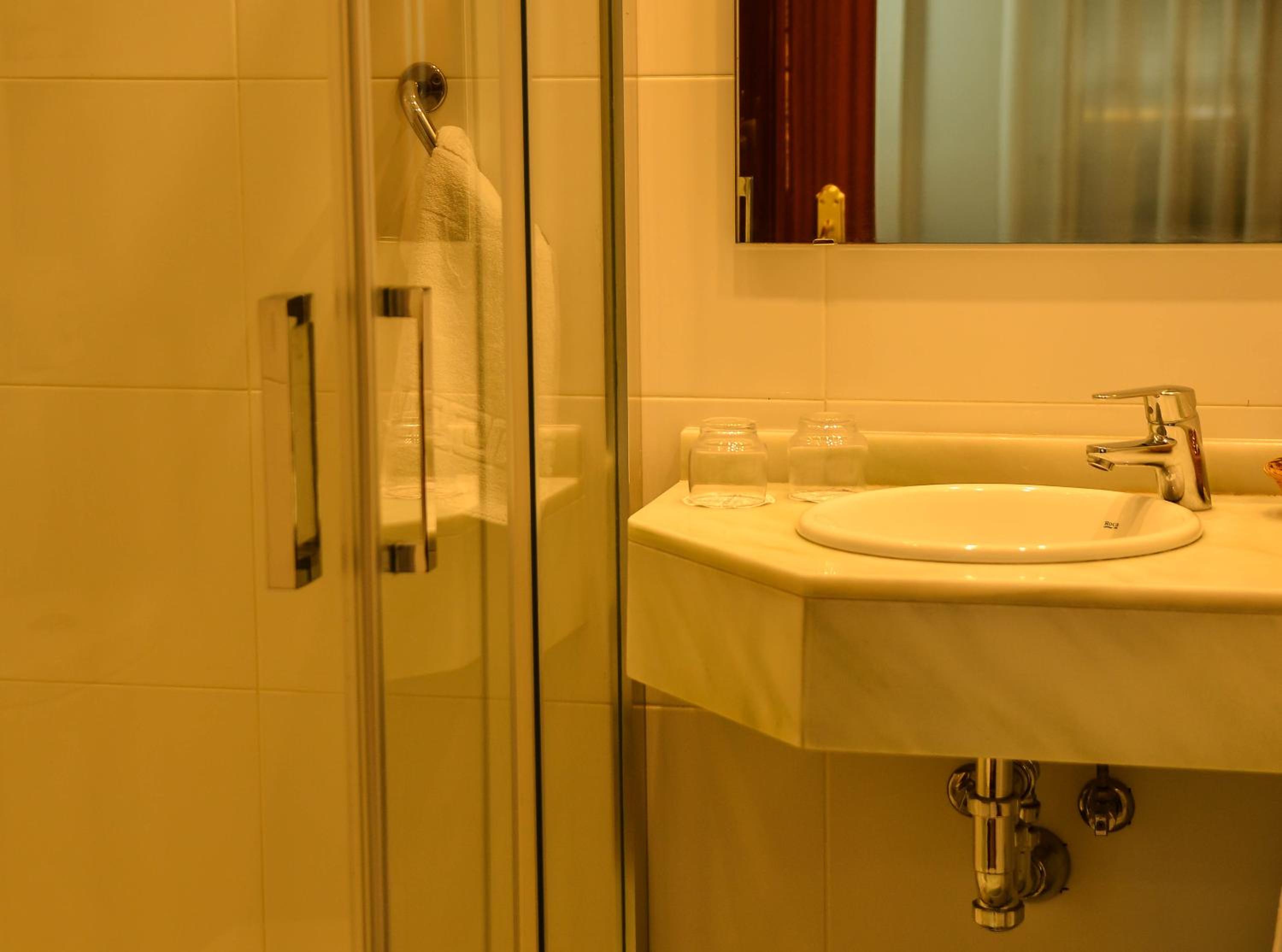 Double Room - Photo 3