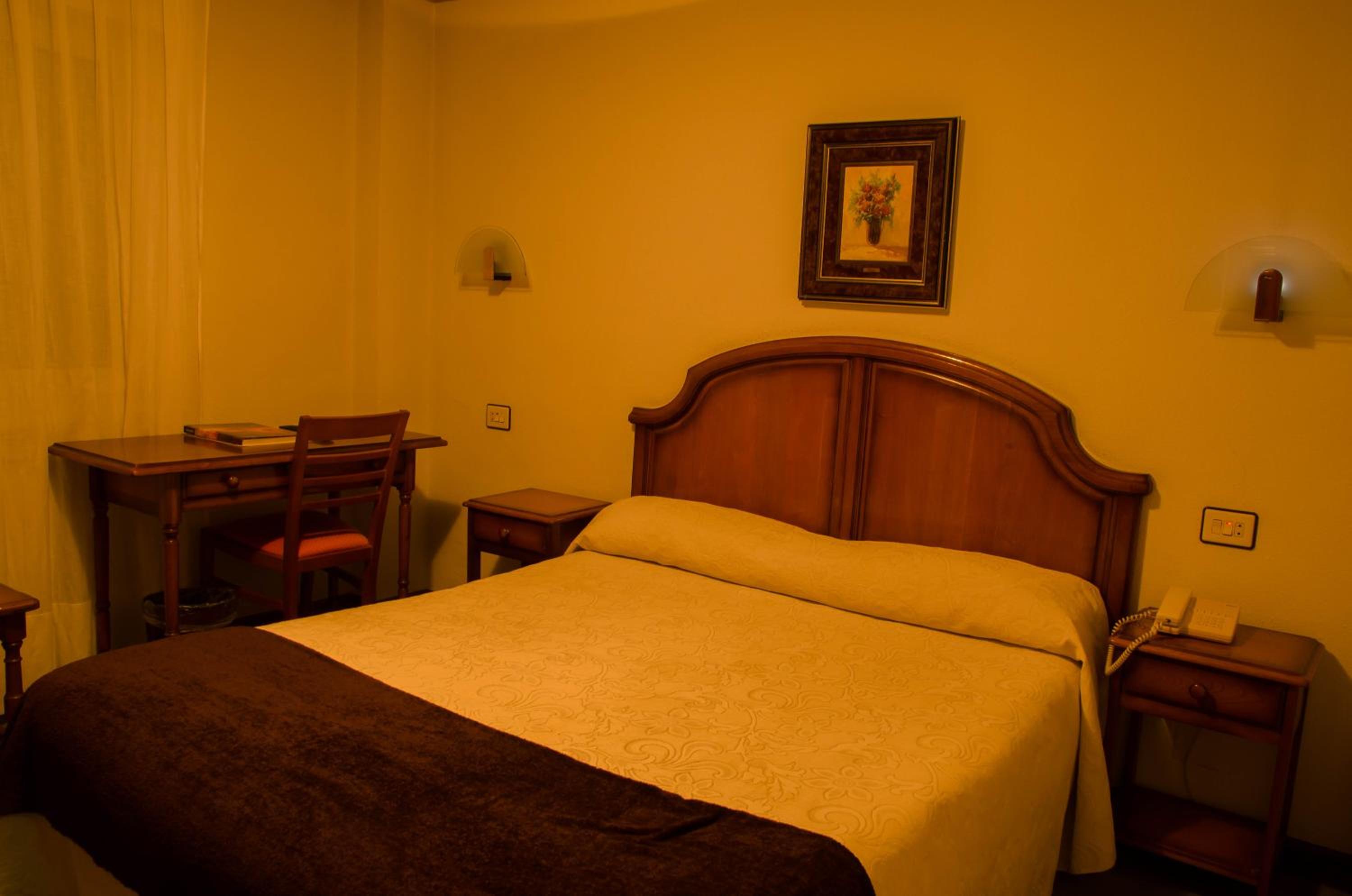Double Room - Photo 7