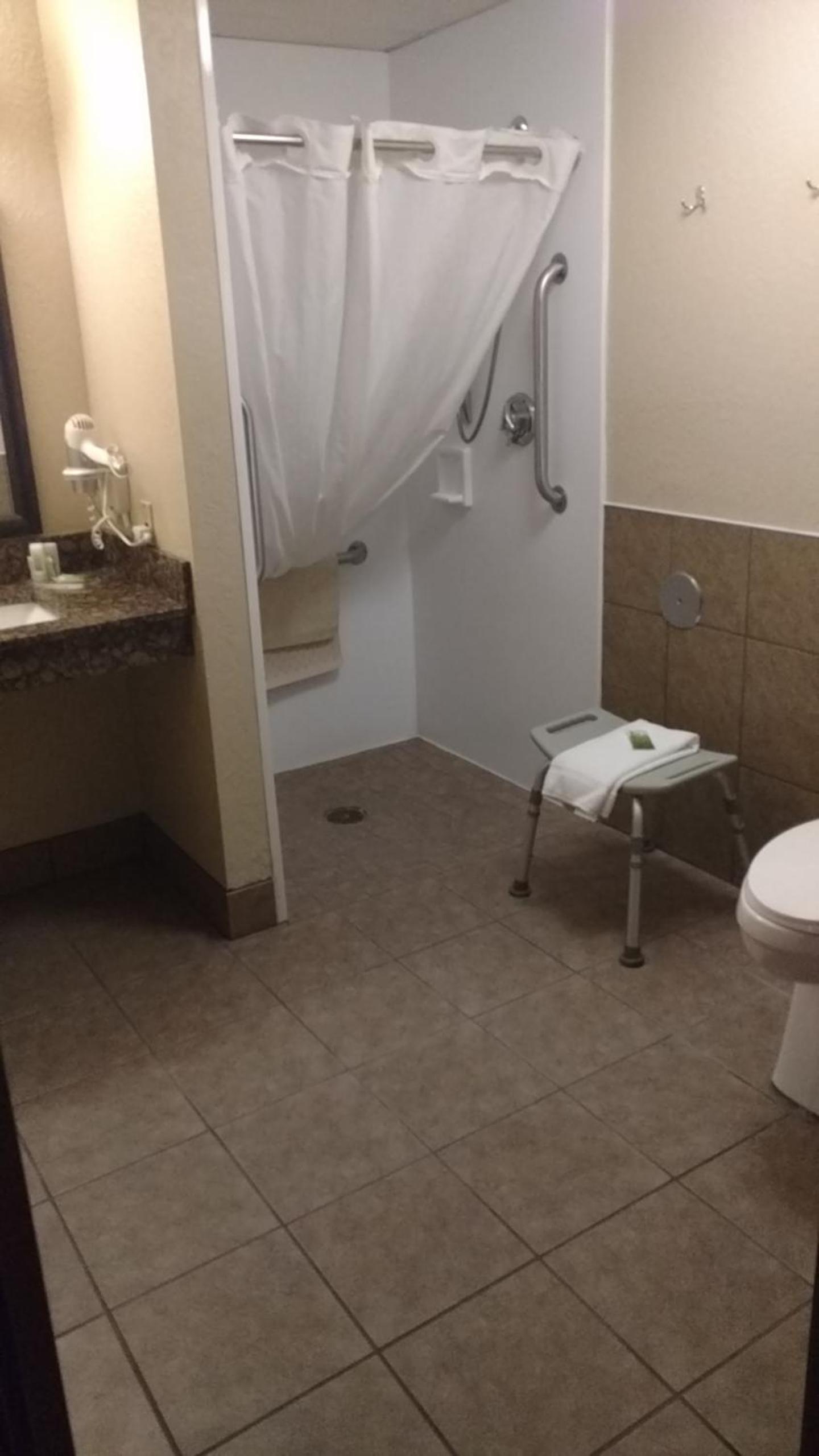 Deluxe Double Room - Mobility Access/Non-Smoking - Photo 3