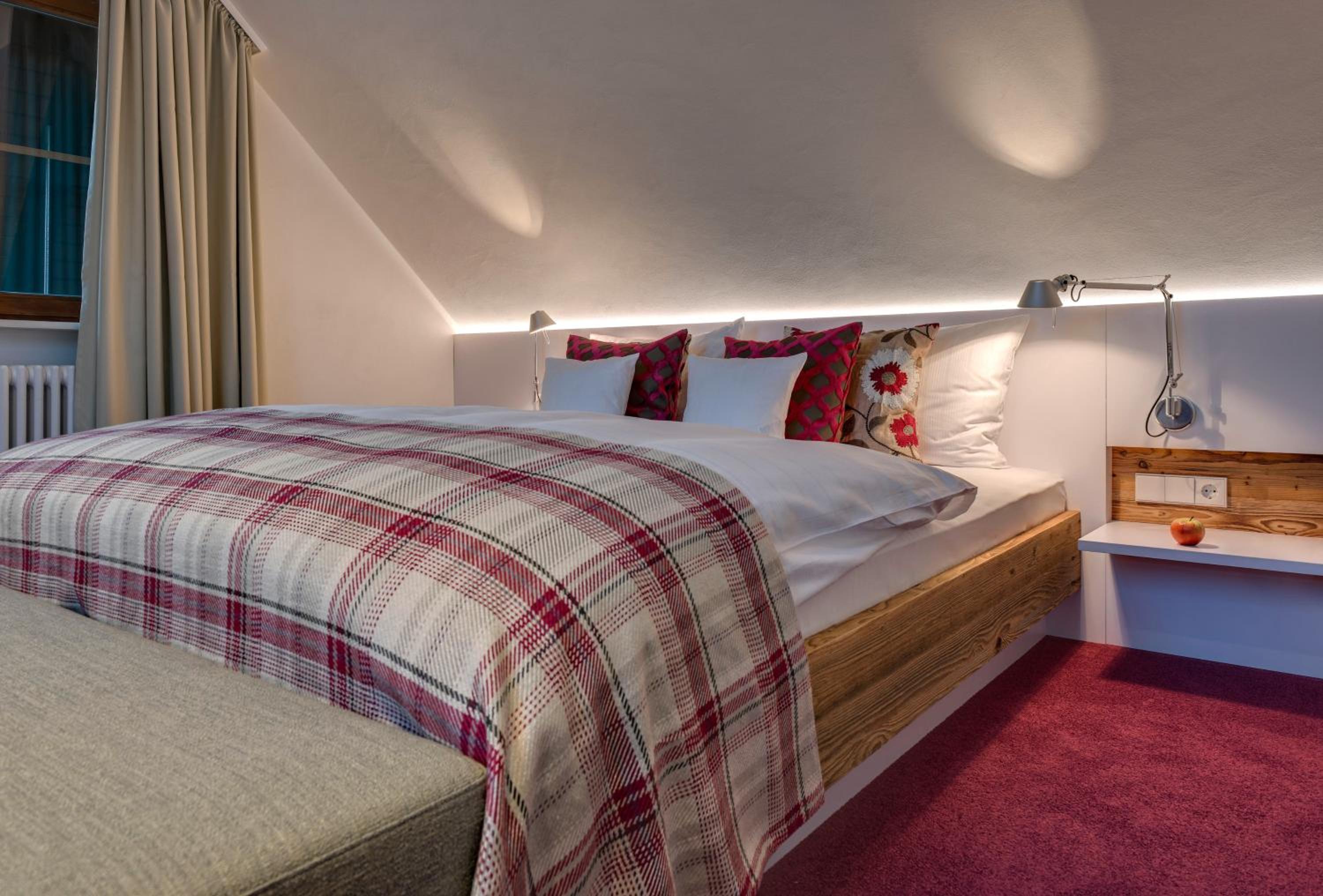 Suite with Lake View - Photo 2