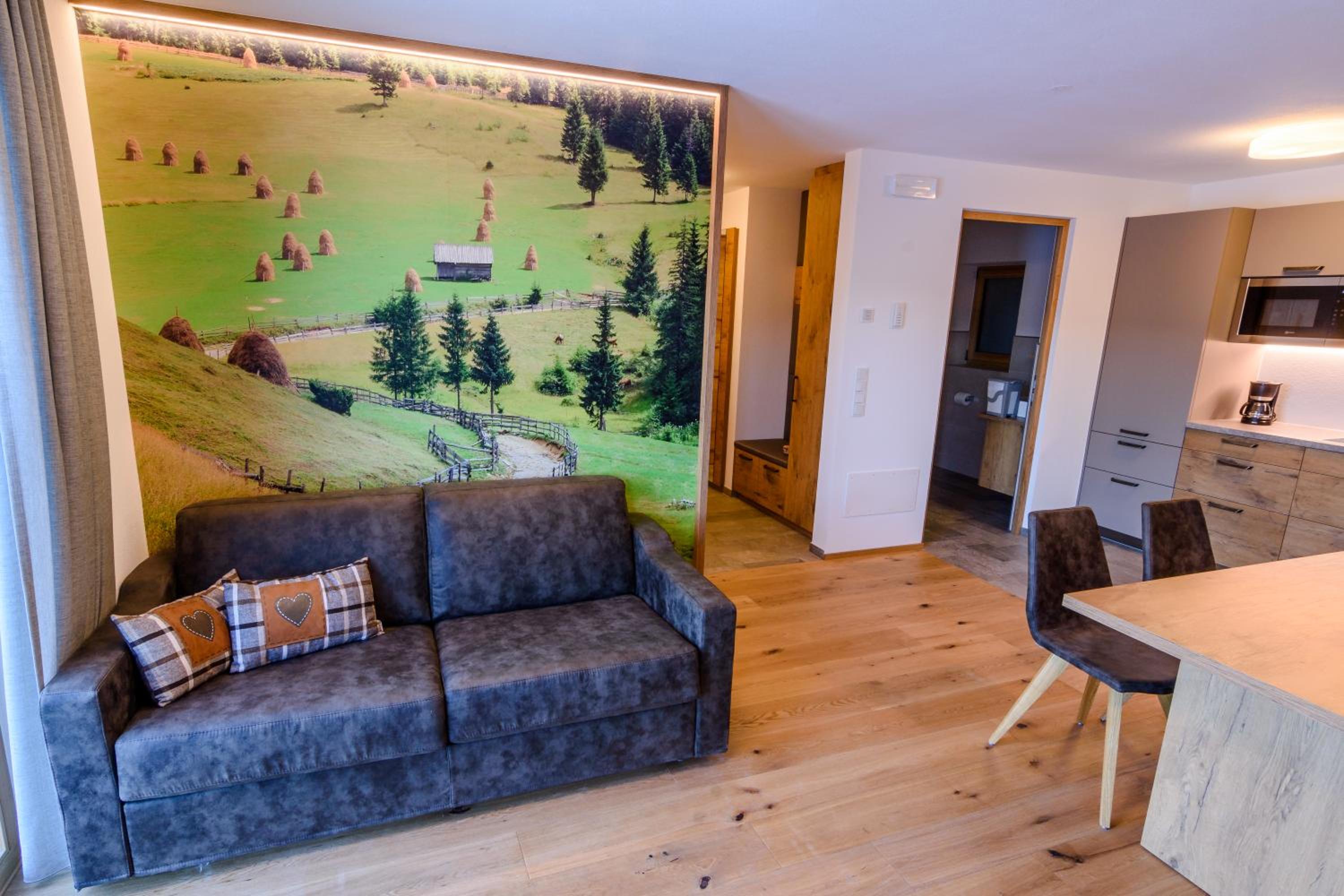 Apartment with Mountain View