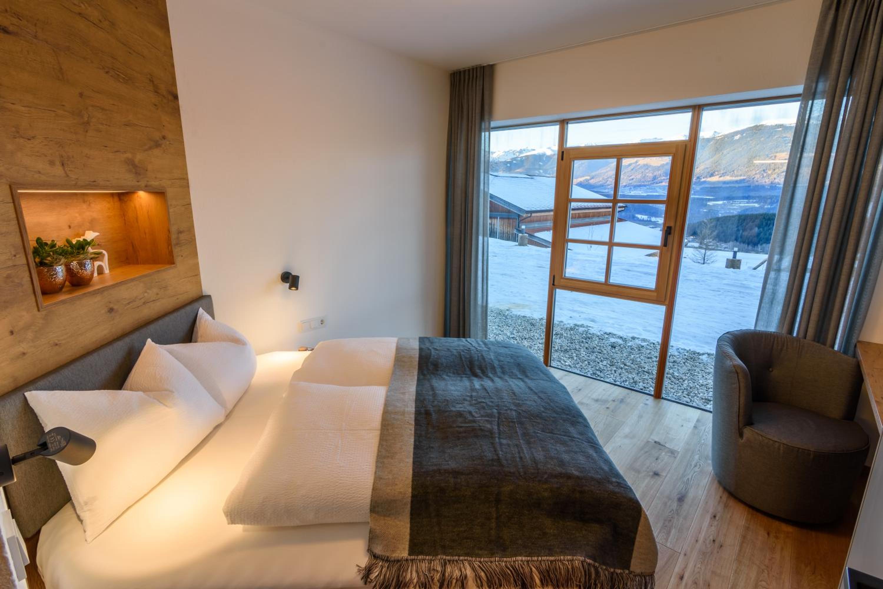 Apartment with Mountain View photo 3