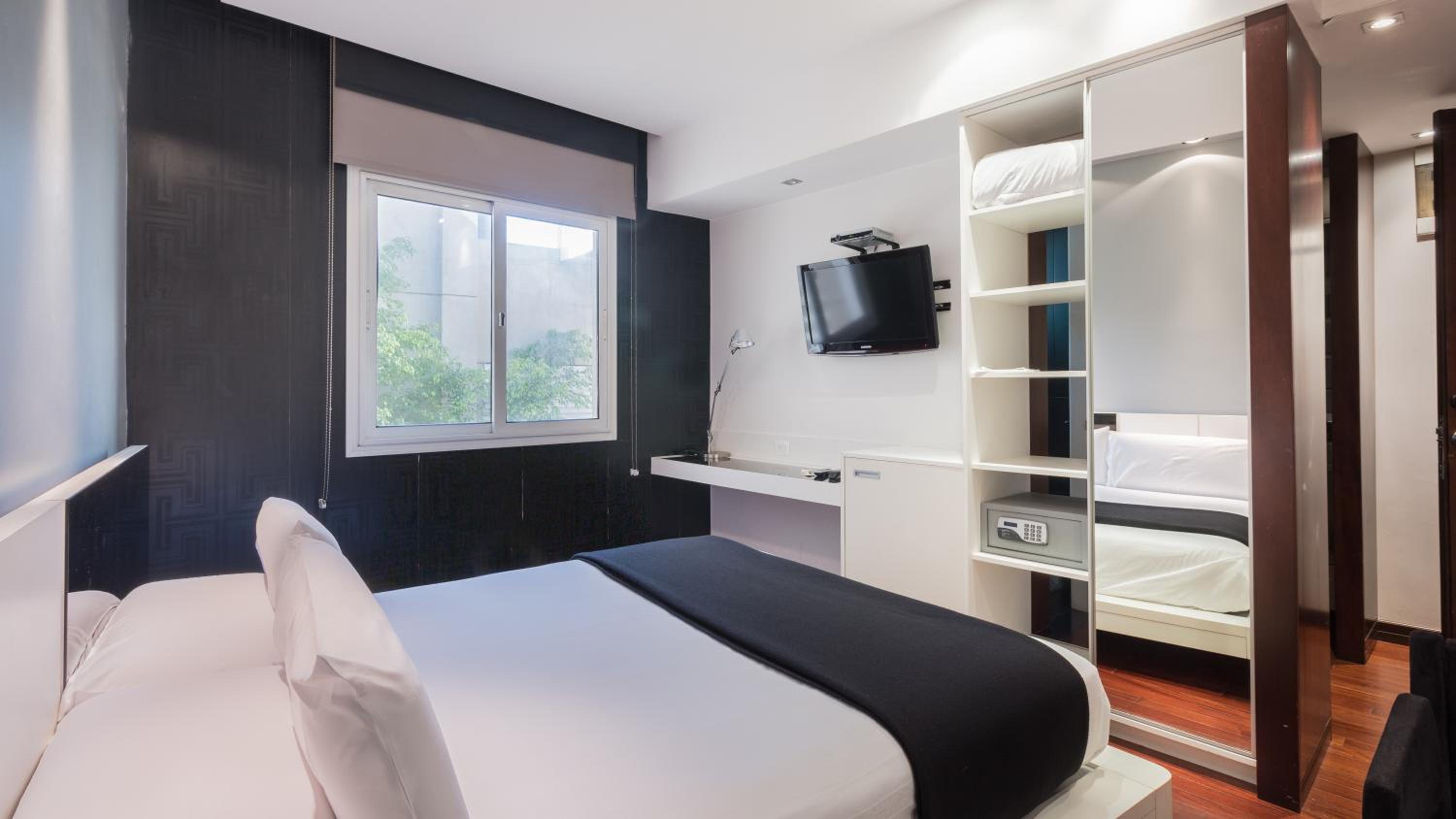 Standard Double Room photo 2
