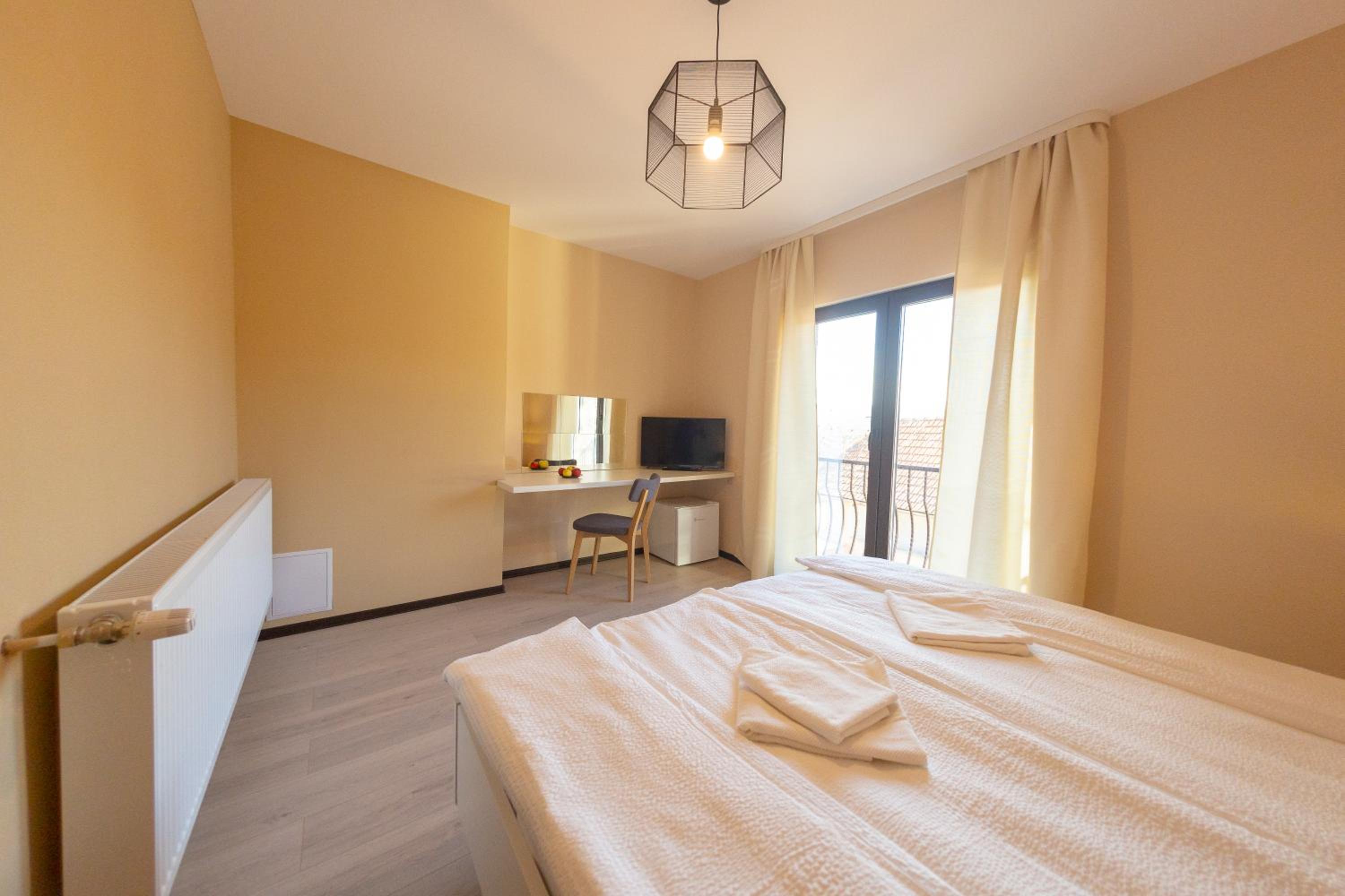 Double Room with Mountain View - Photo 9
