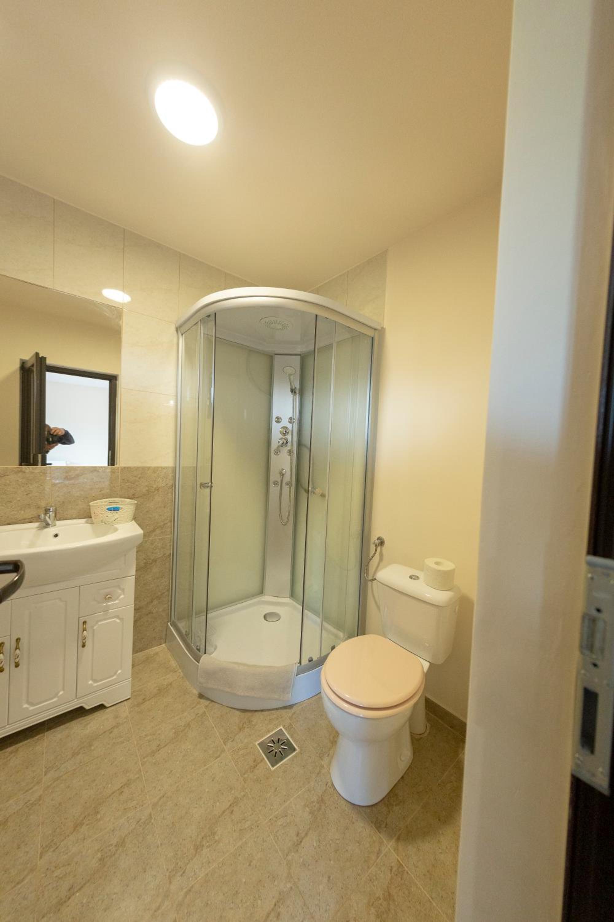 Deluxe Double Room with Balcony - Photo 6