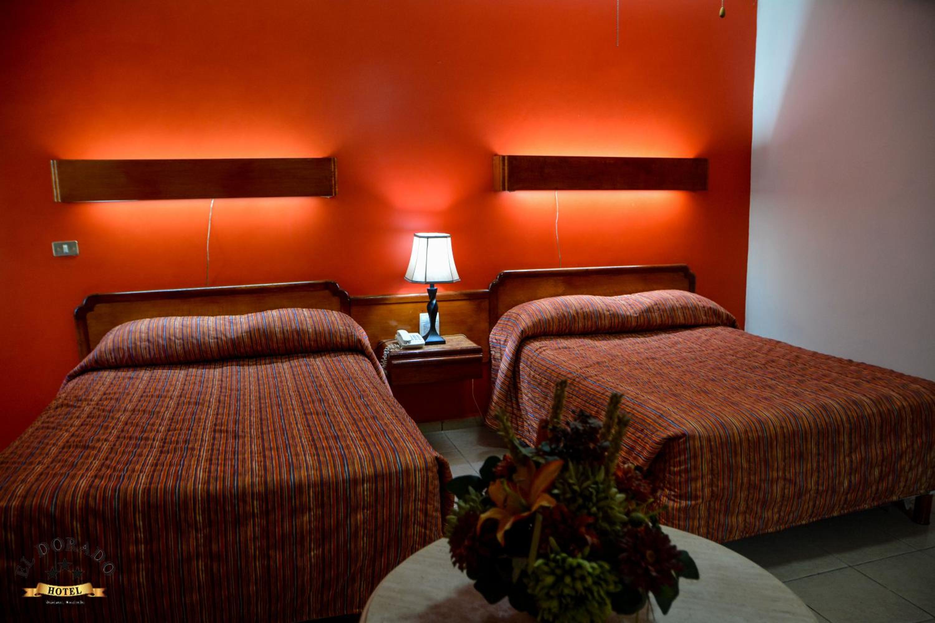 Standard Twin Room - Photo 10