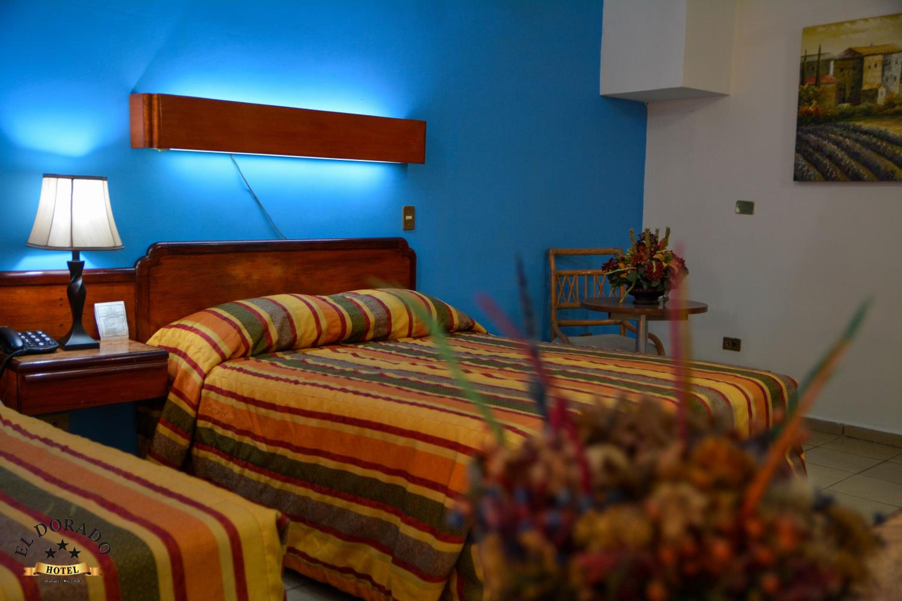 Standard Twin Room - Photo 7