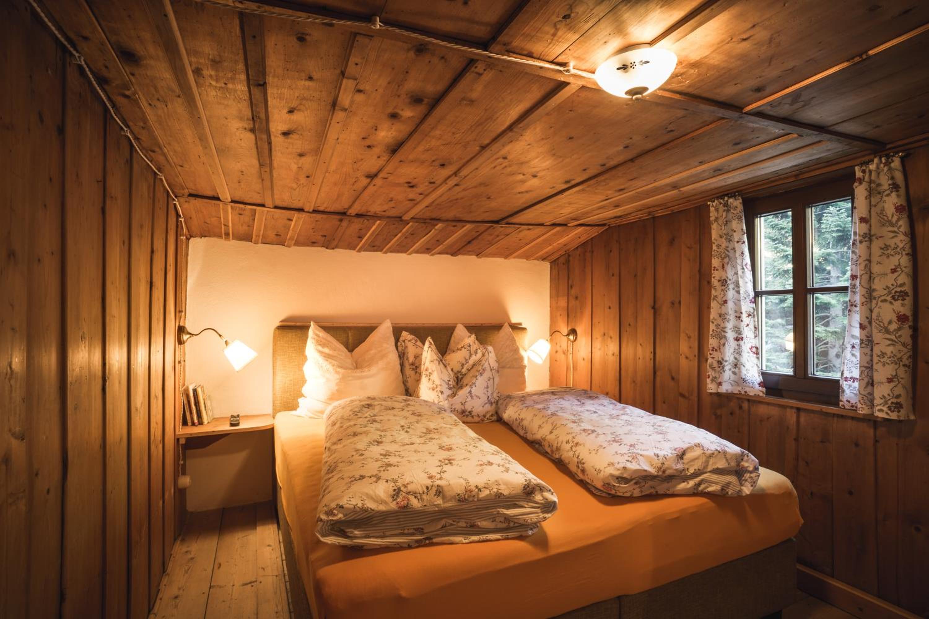 Deluxe Double Room with Shower photo 2