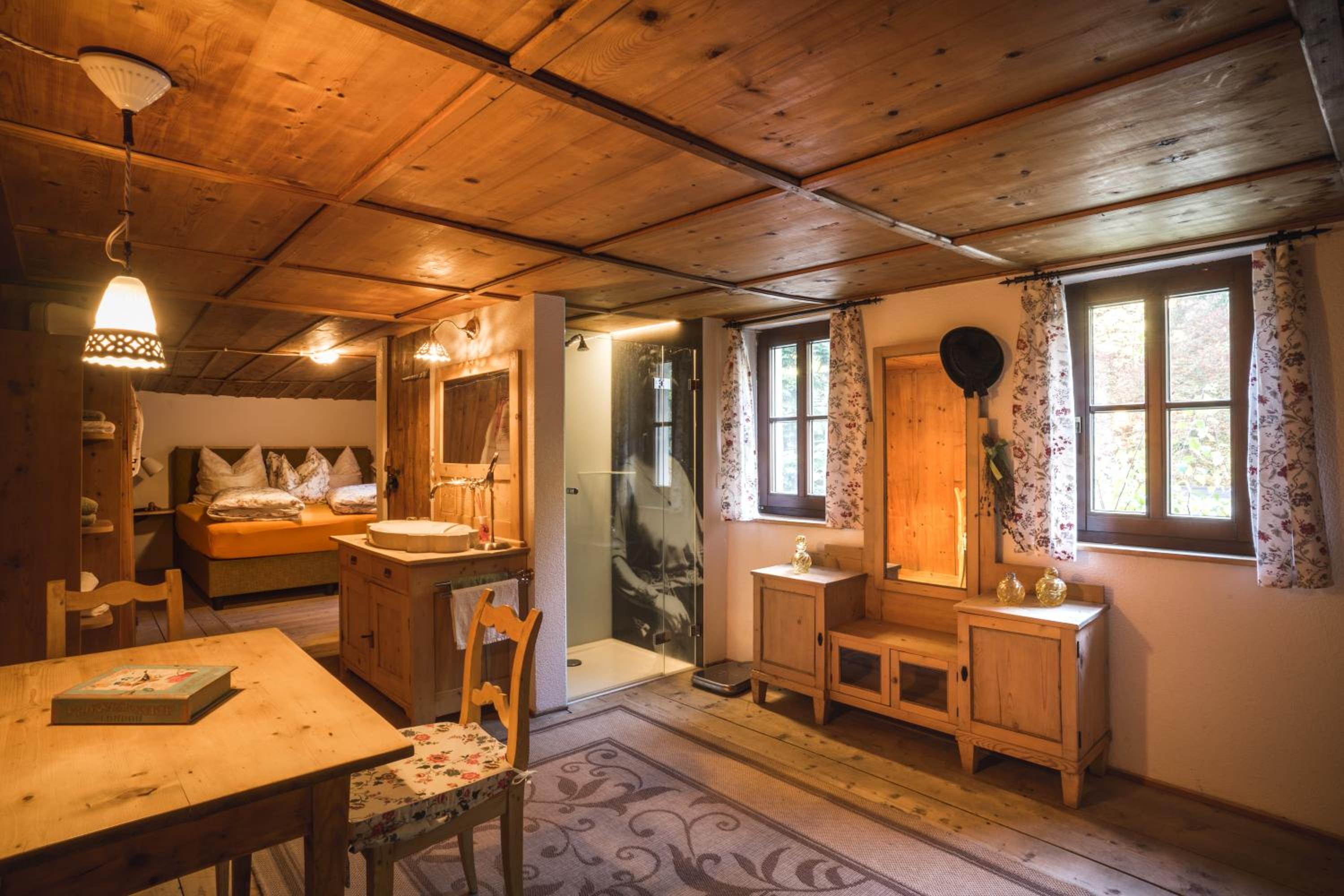 Deluxe Double Room with Shower photo 3