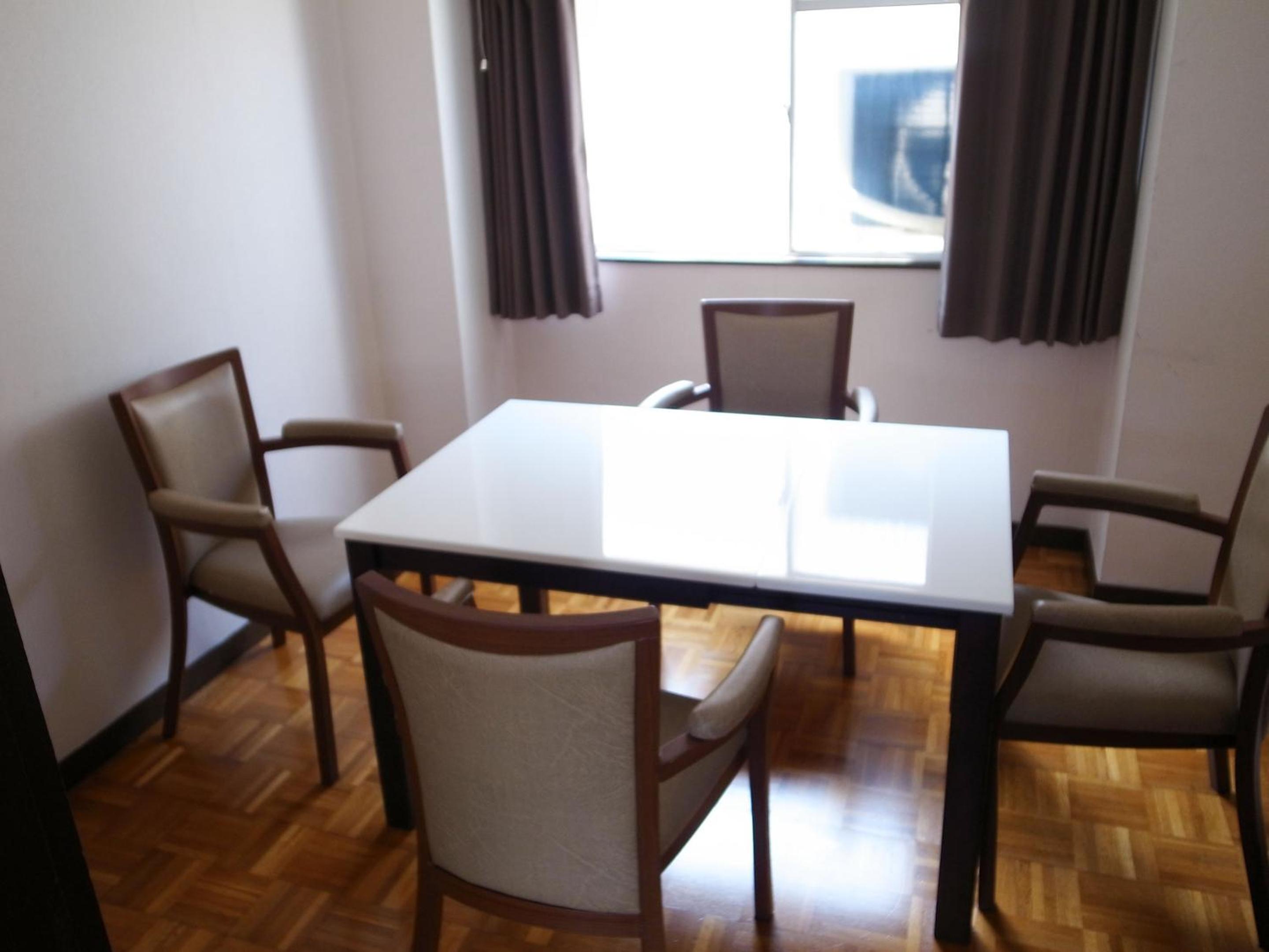 Two-Bedroom Apartment - Non-Smoking