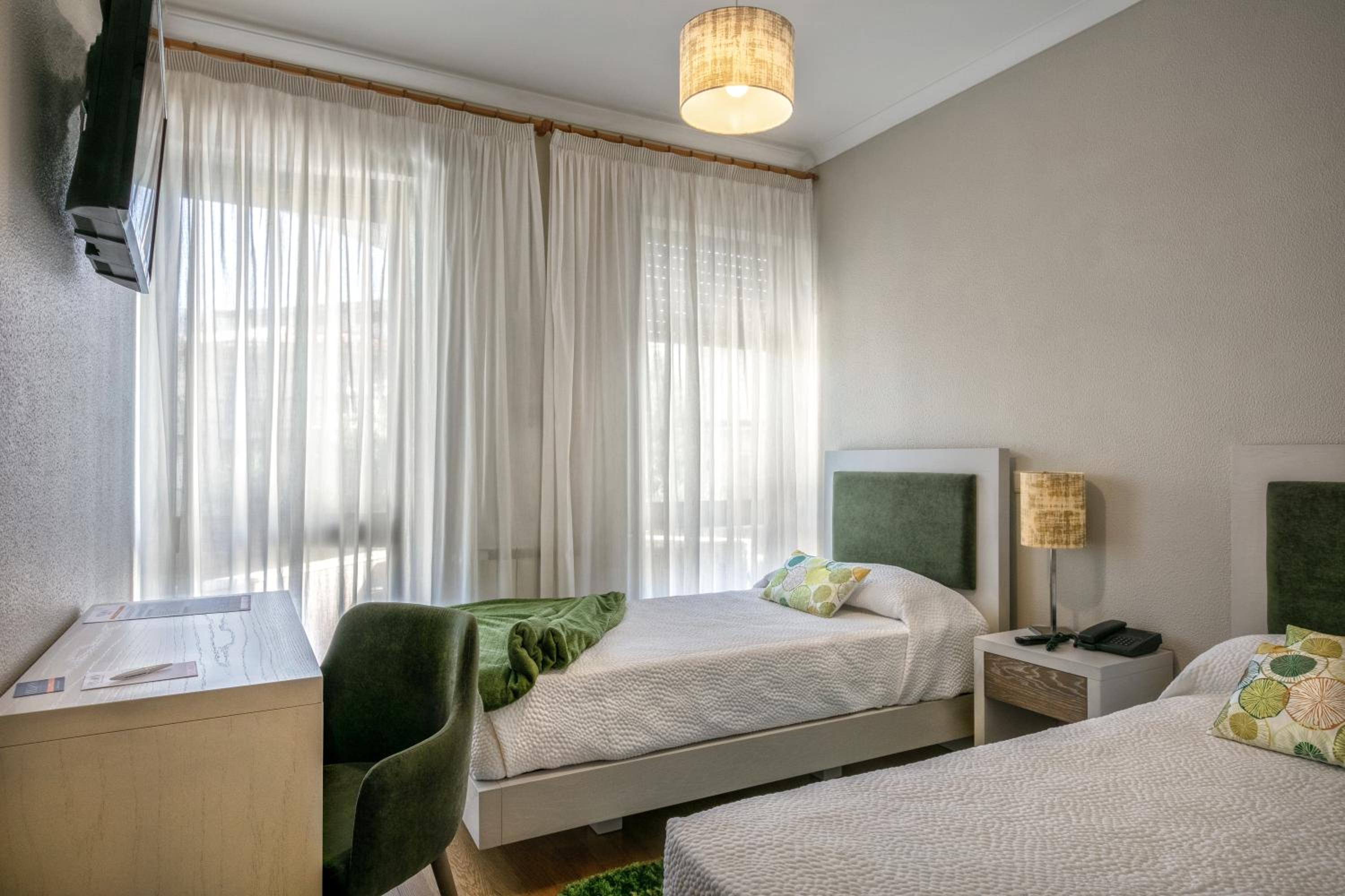 Twin Room - Photo 1