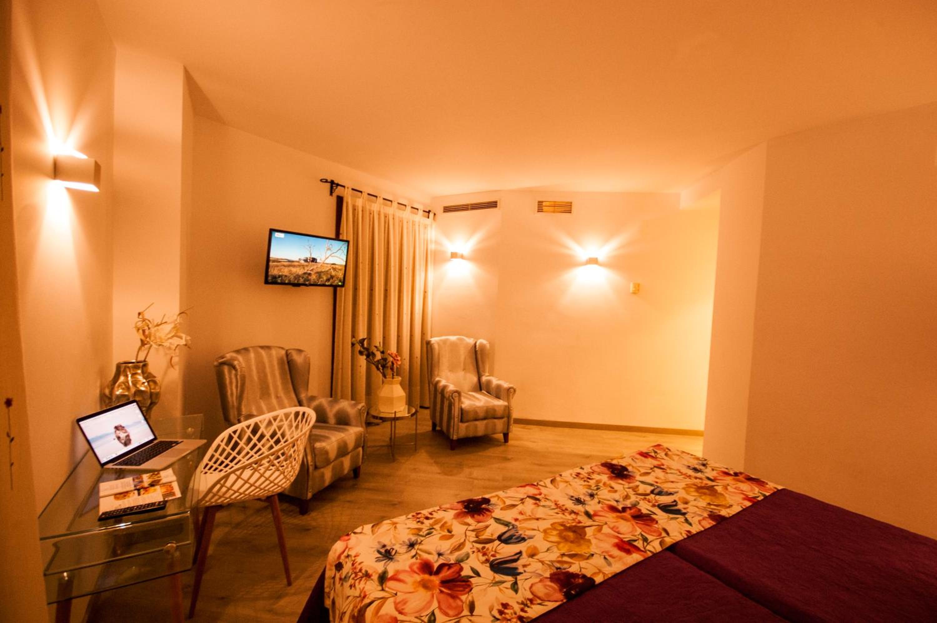 Superior Double Room - Photo 1
