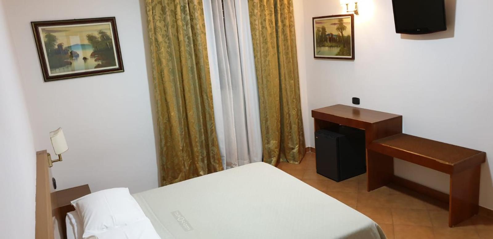 Economy Double Room photo 3