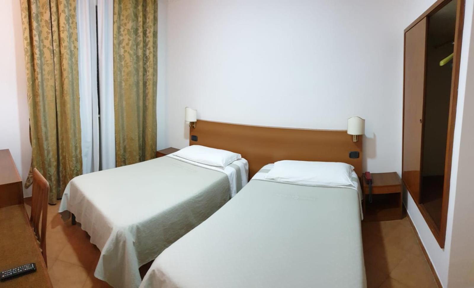 Economy Twin Room photo 1