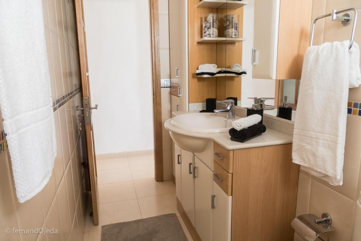 3 Bedroom Apartment Sea View with Garden photo 3