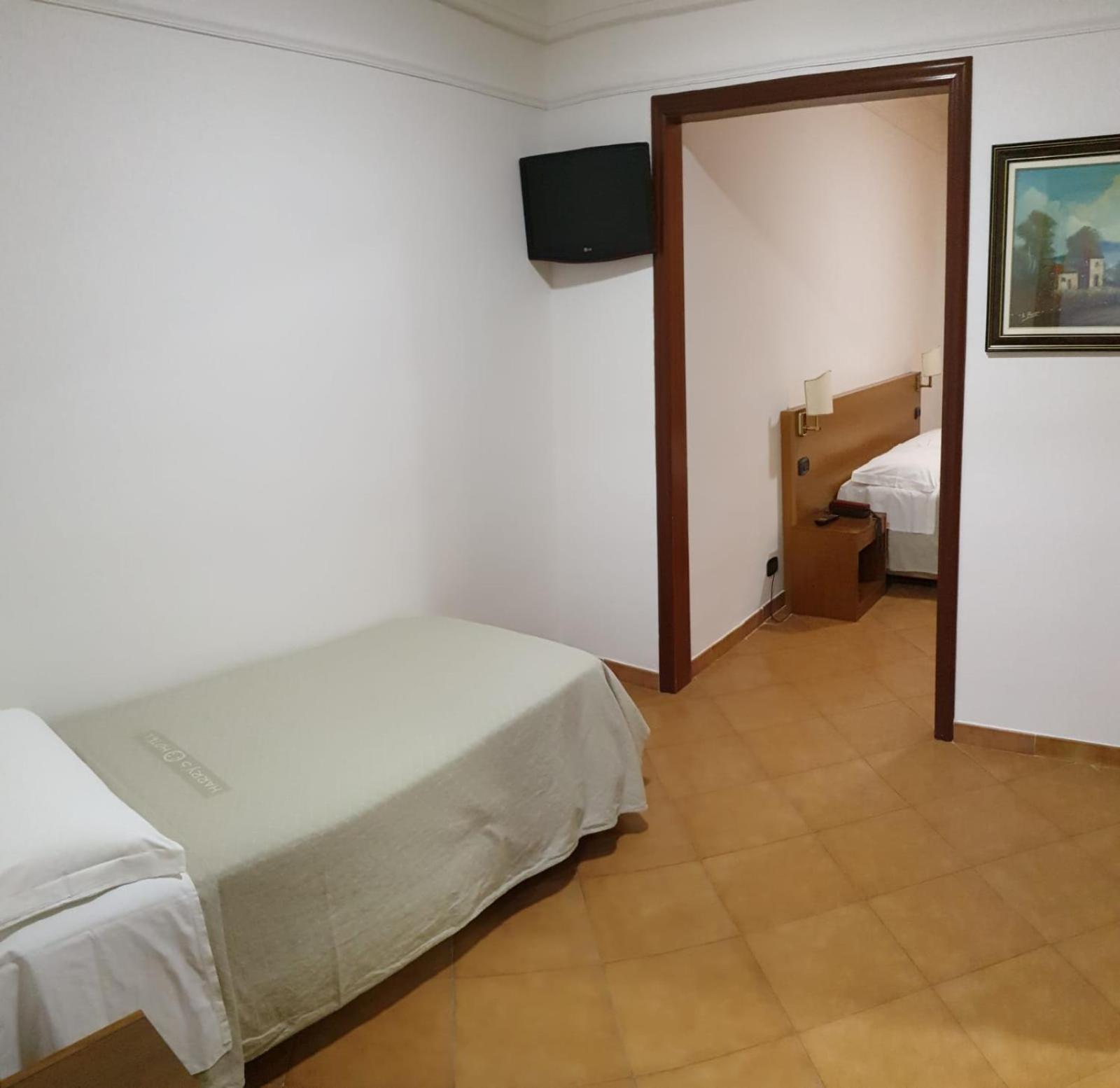 Economy Triple Room photo 1