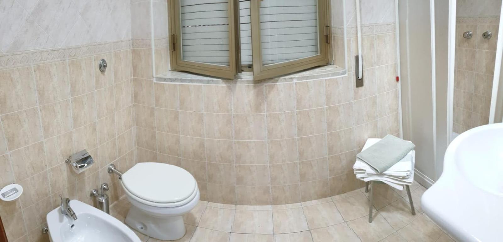 Economy Triple Room photo 3