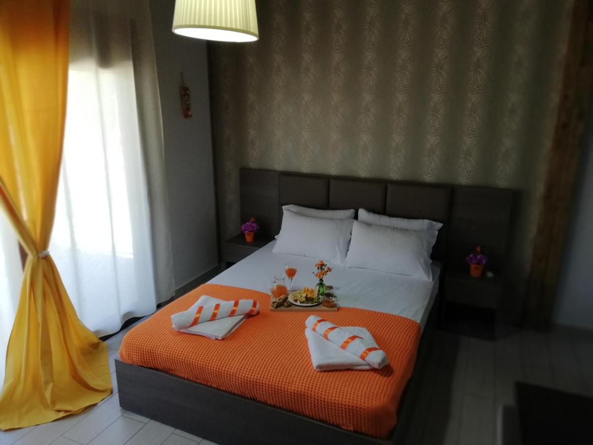 Deluxe Double Room (2 Adults + 1 Child) - Photo 11