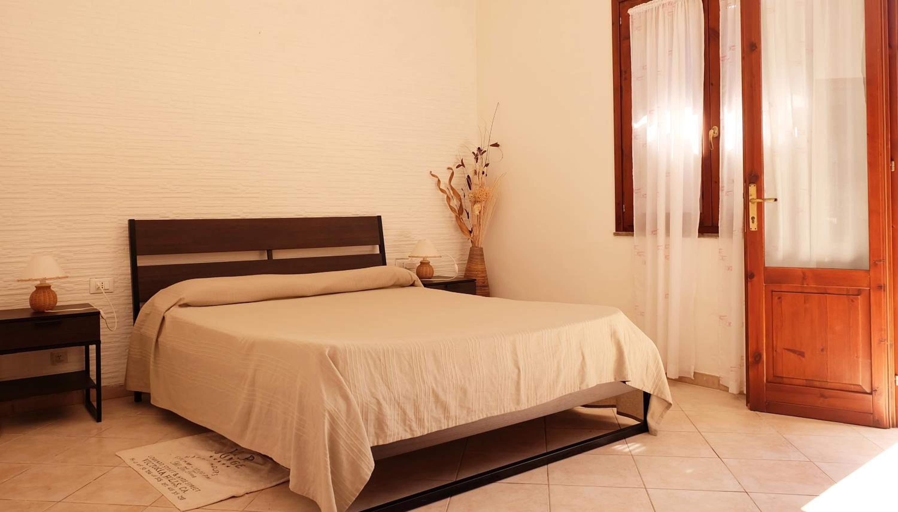 One-Bedroom House photo 1