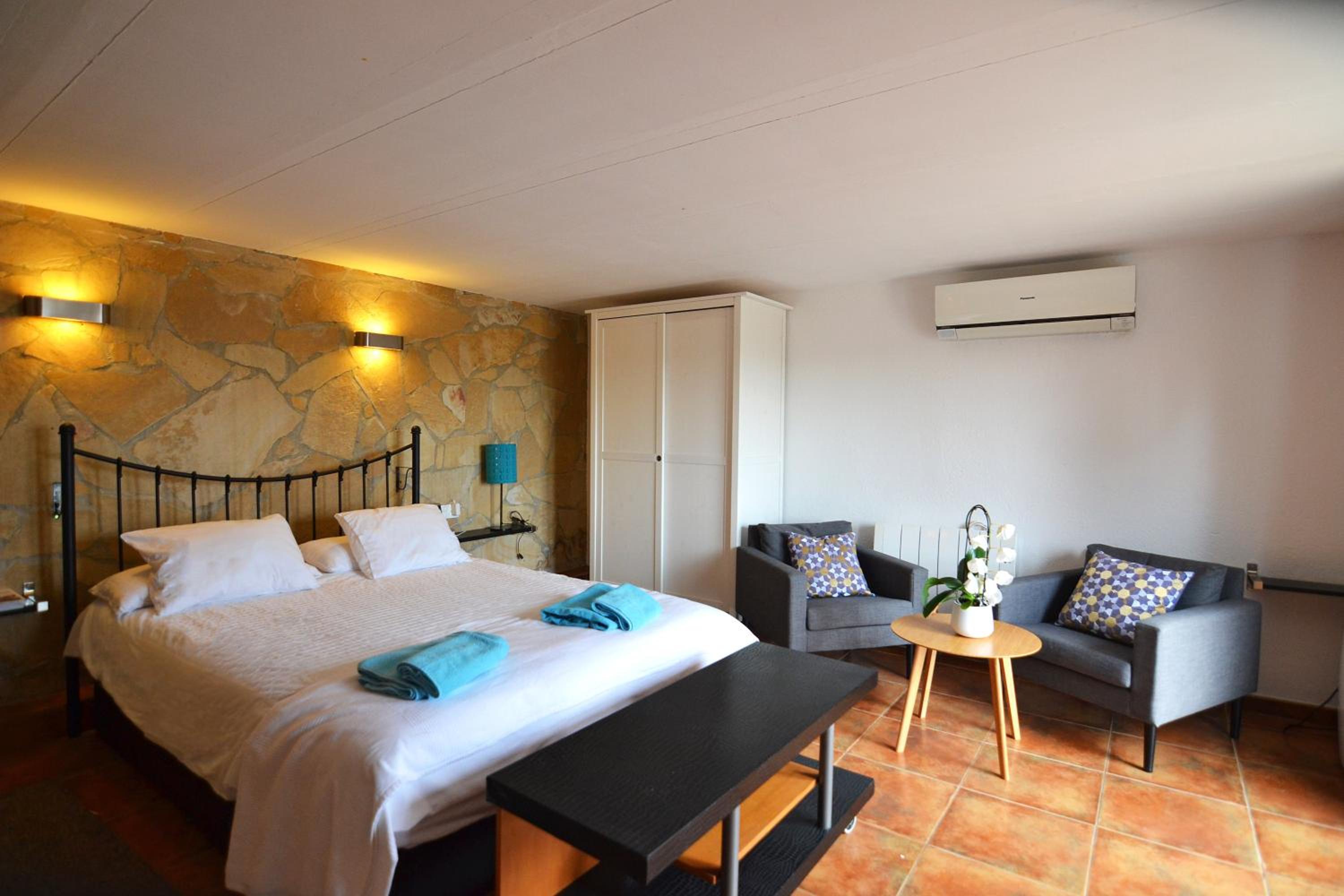Queen Room with Pool View photo 2