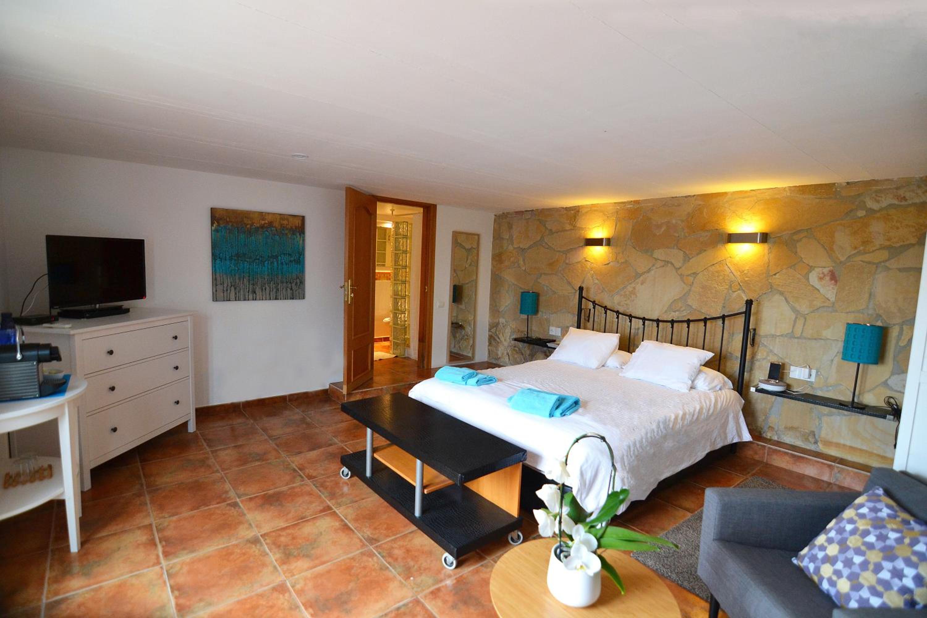 Habitación Queen con vista a la piscina
