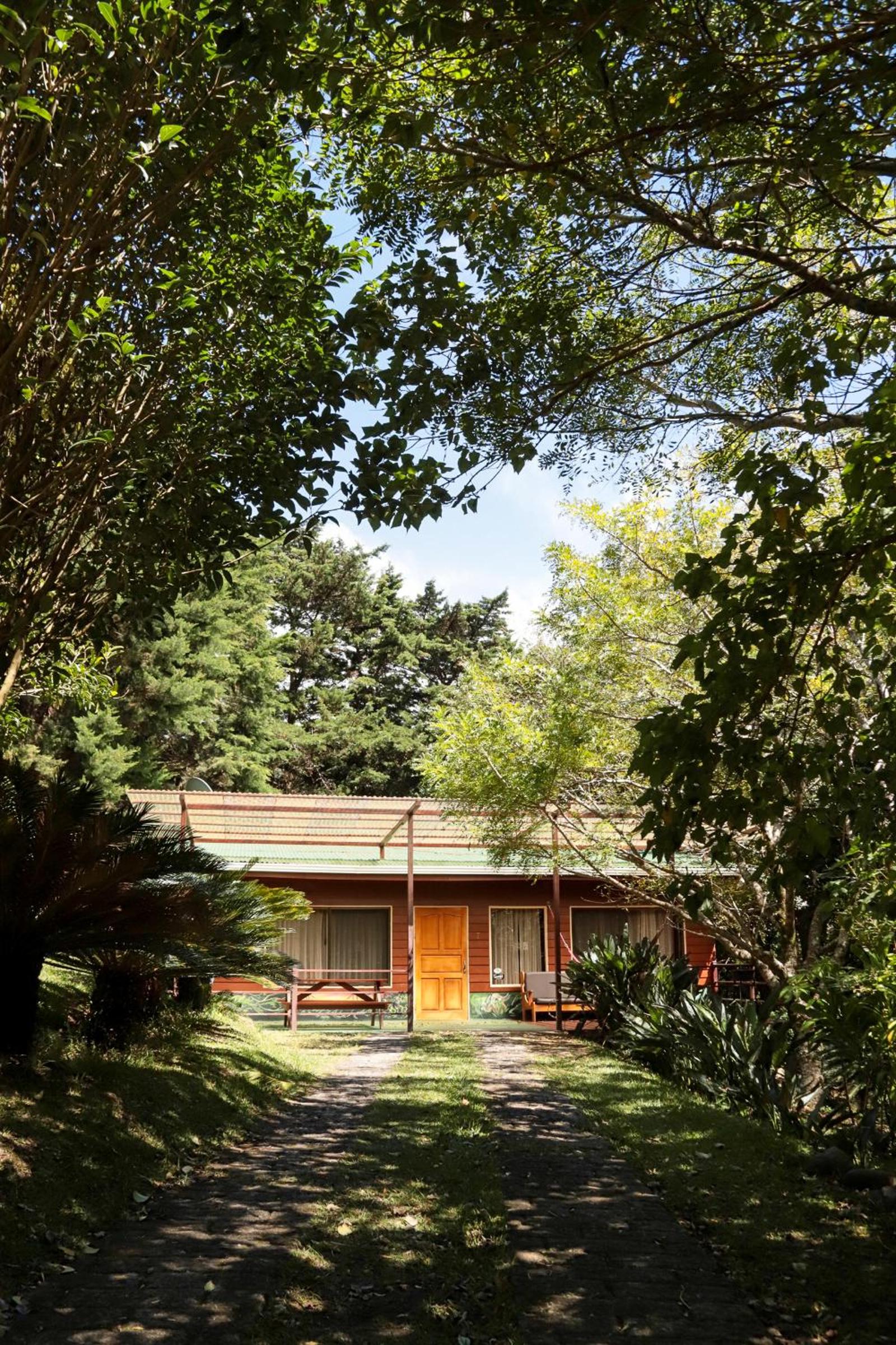 Deluxe Three-Bedroom Cottage photo 3