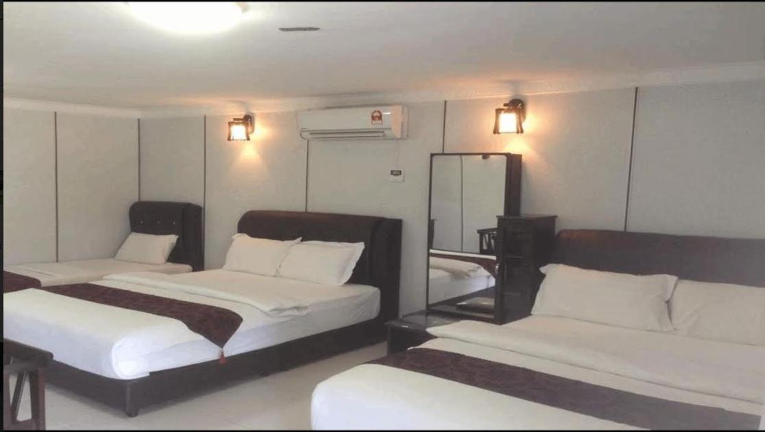 Family Room photo 3