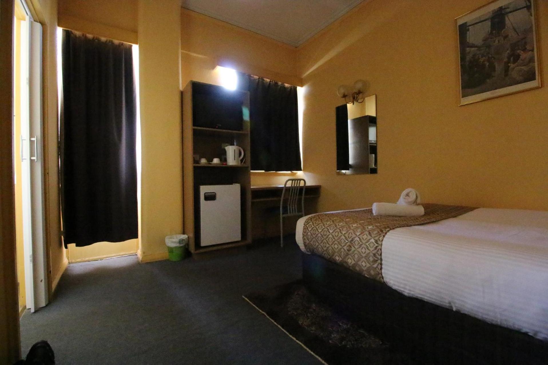 Budget Double Room photo 2