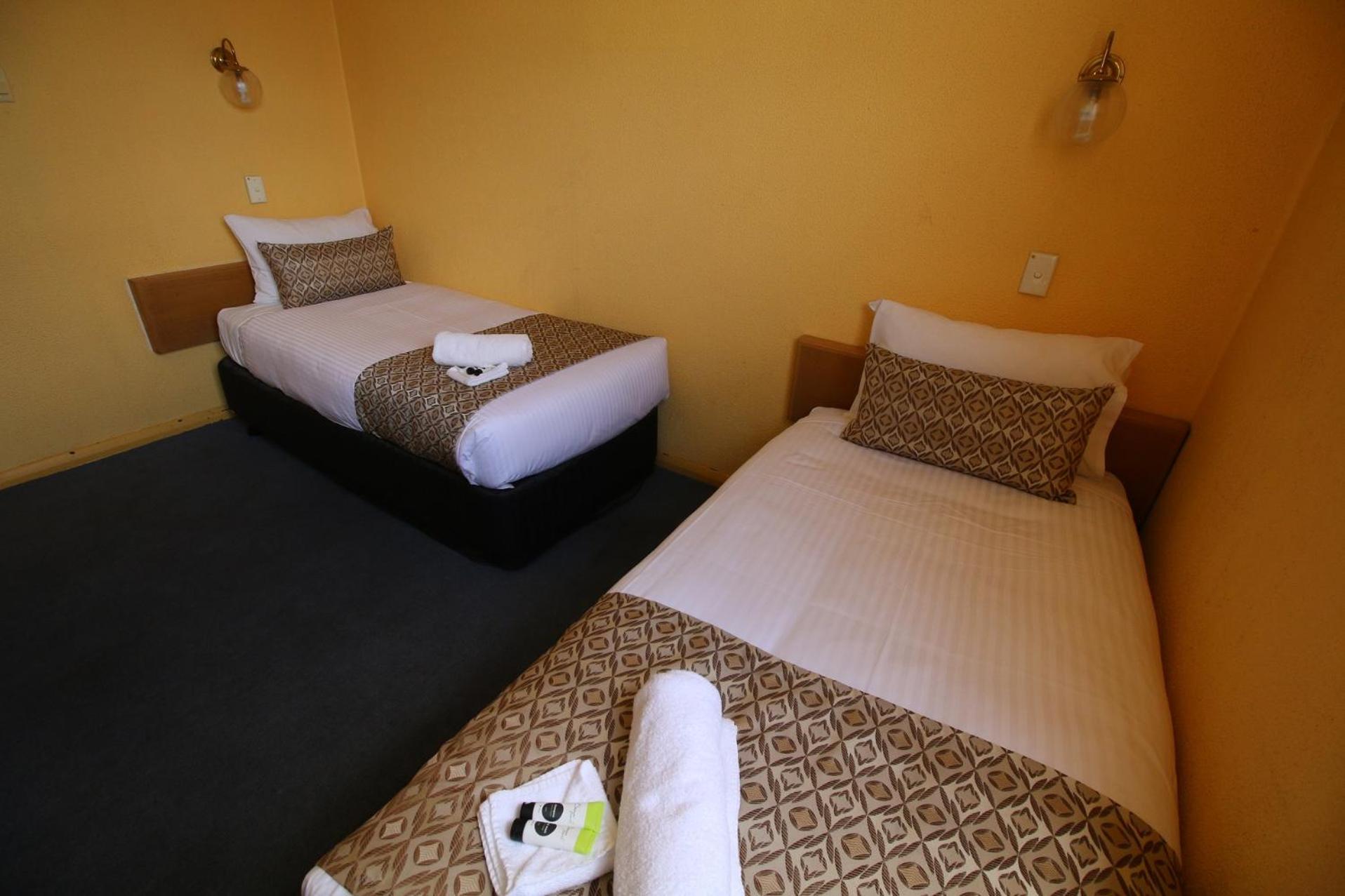 Budget Twin Room photo 2
