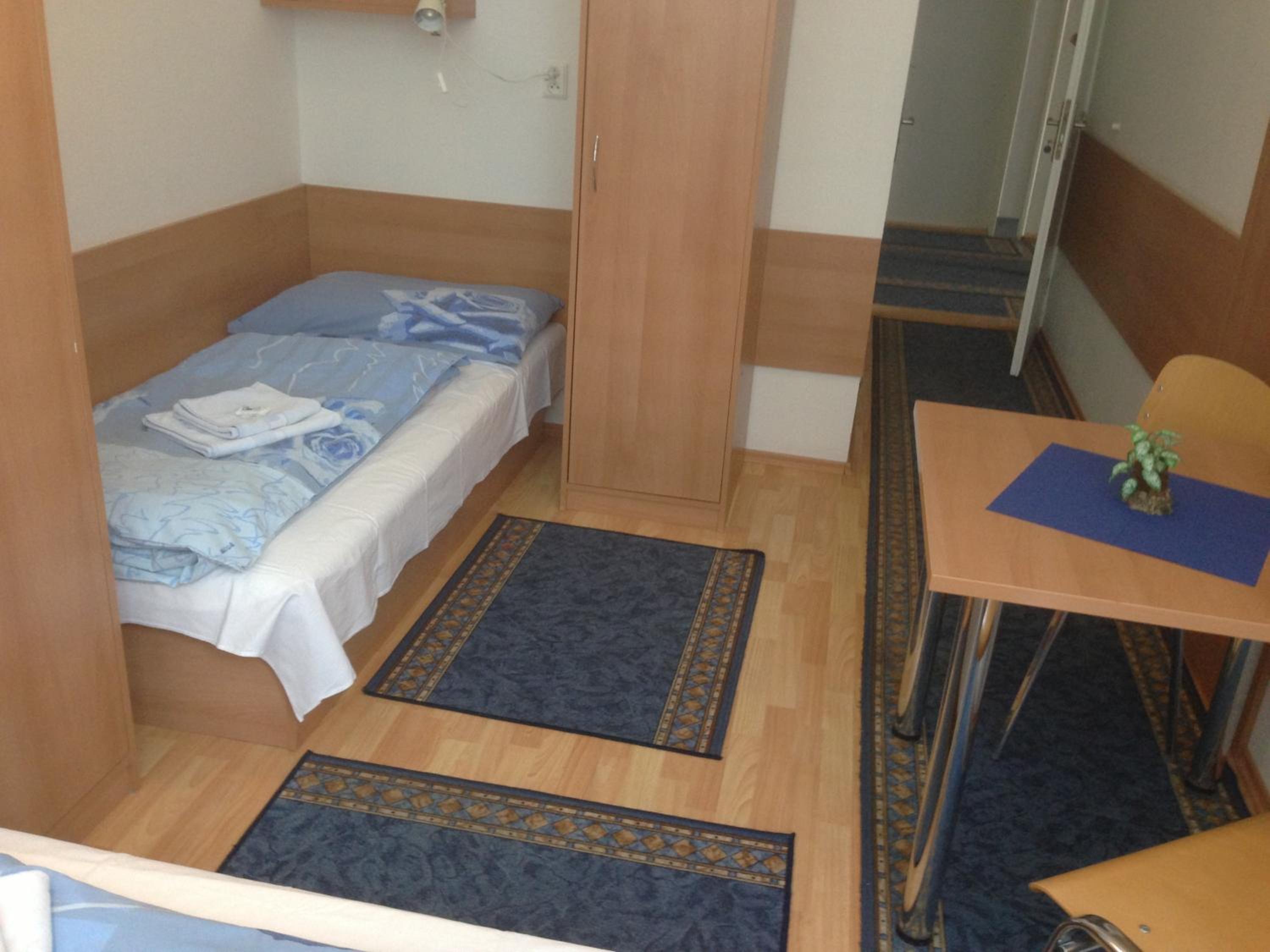 Twin Room - Photo 6