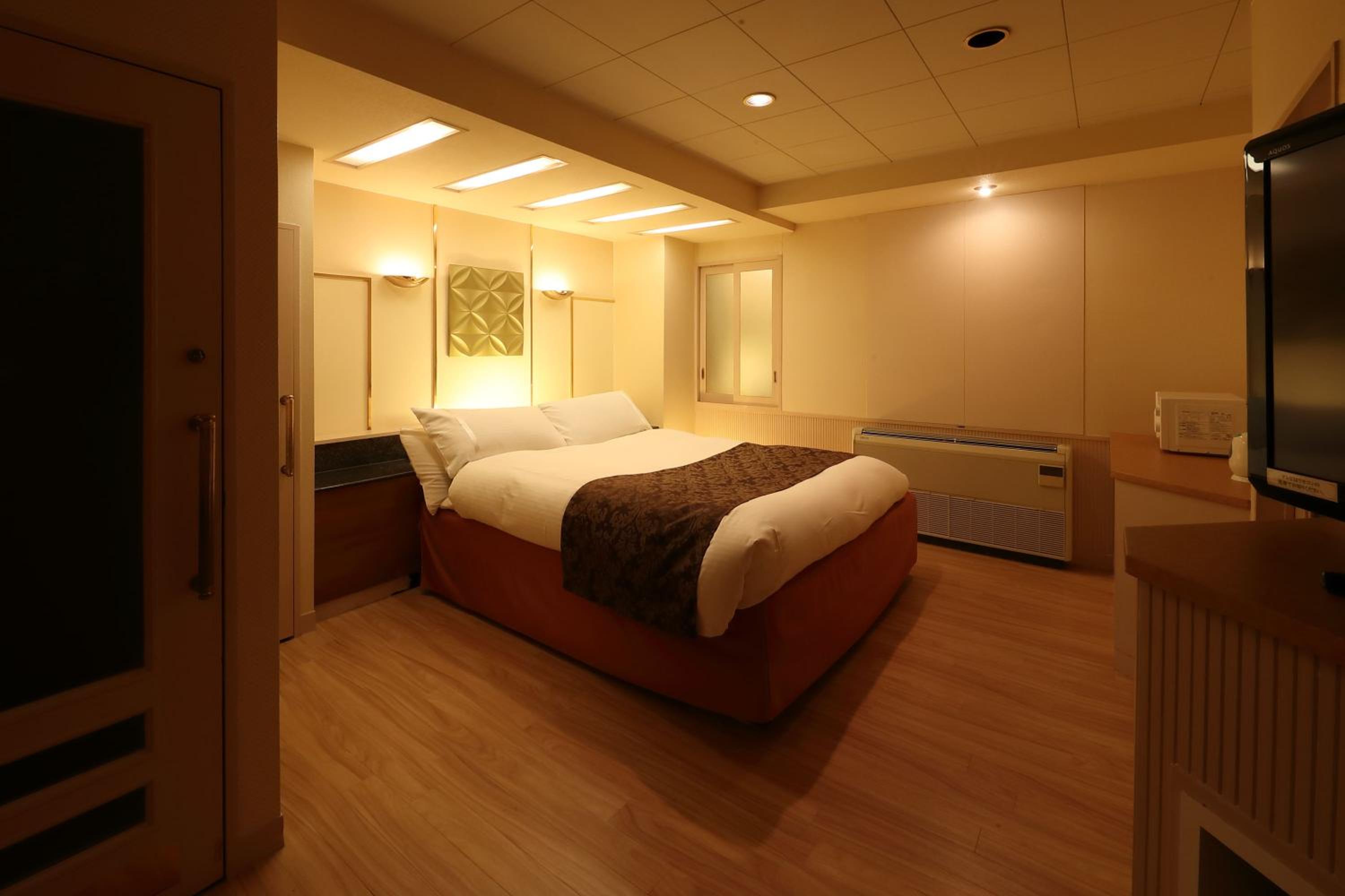 Double Room - Photo 13