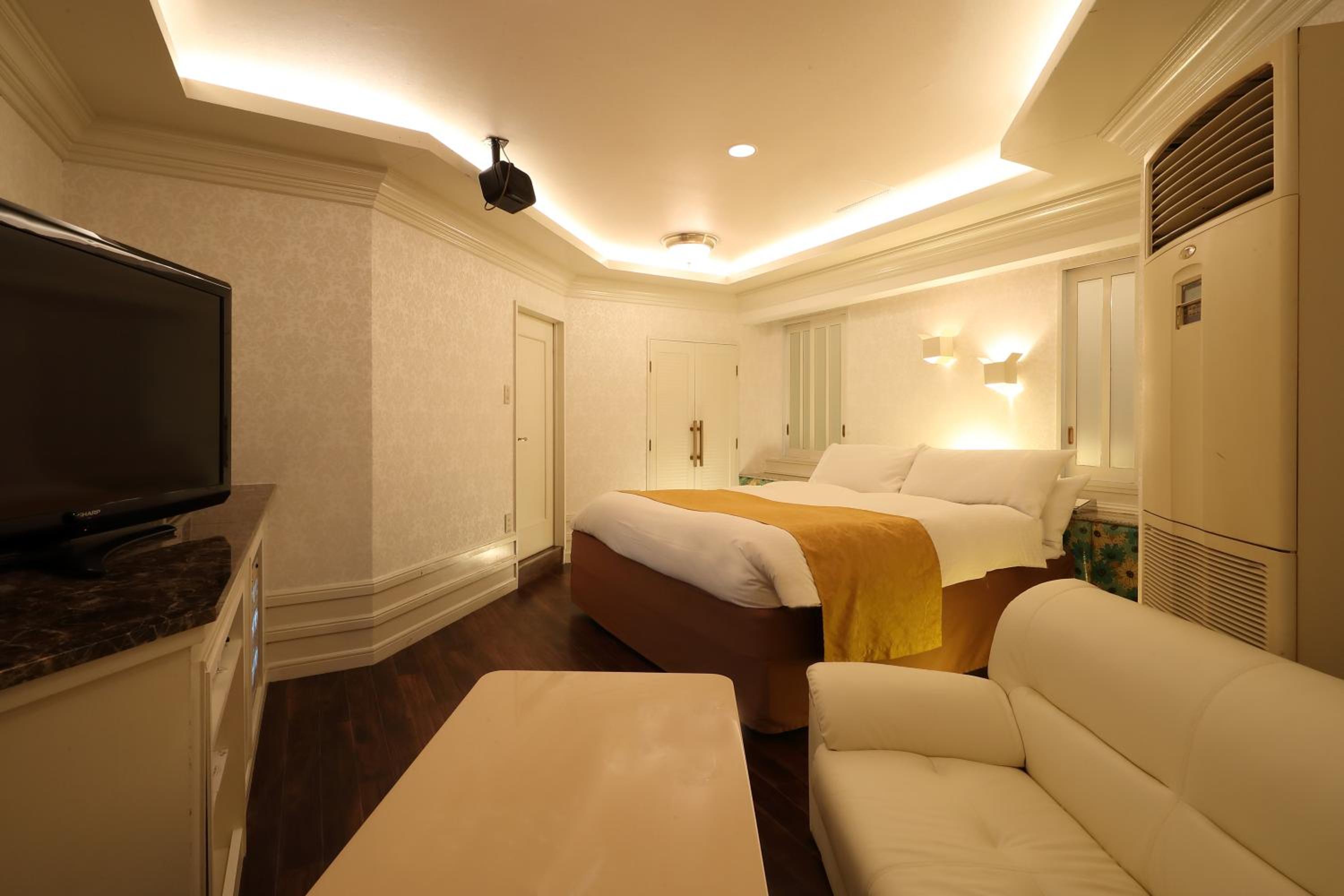 Double Room - Photo 11