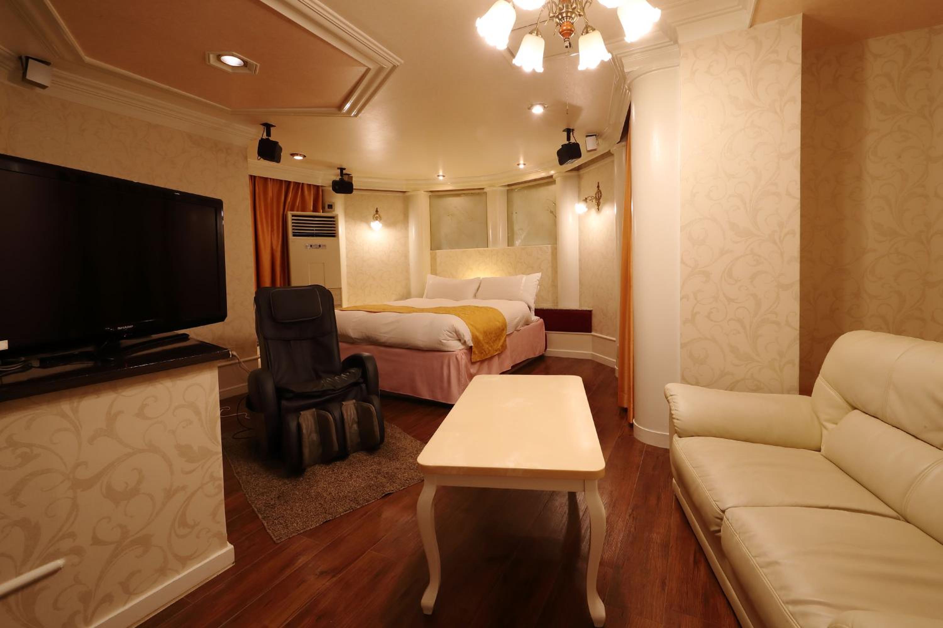 Double Room - Photo 10