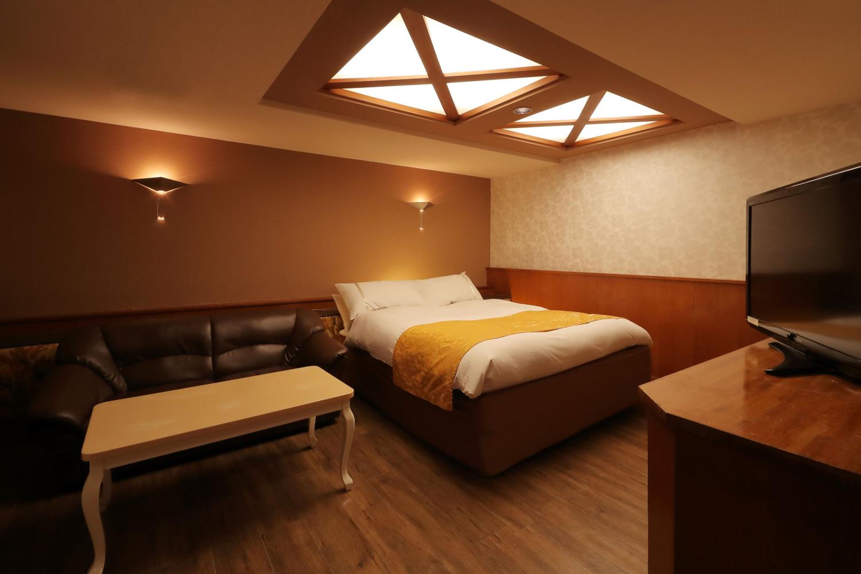 Double Room - Photo 8