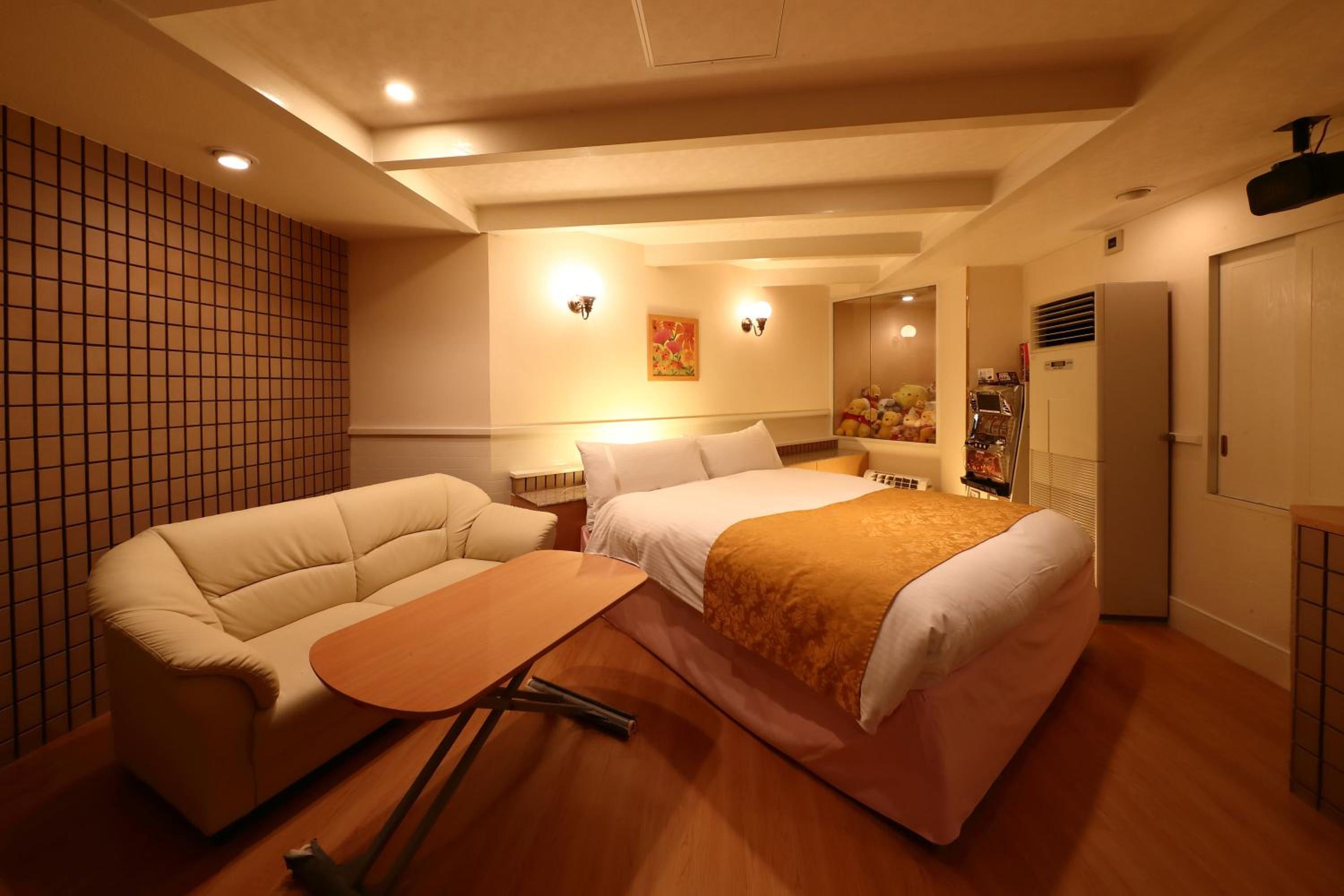 Double Room - Photo 7
