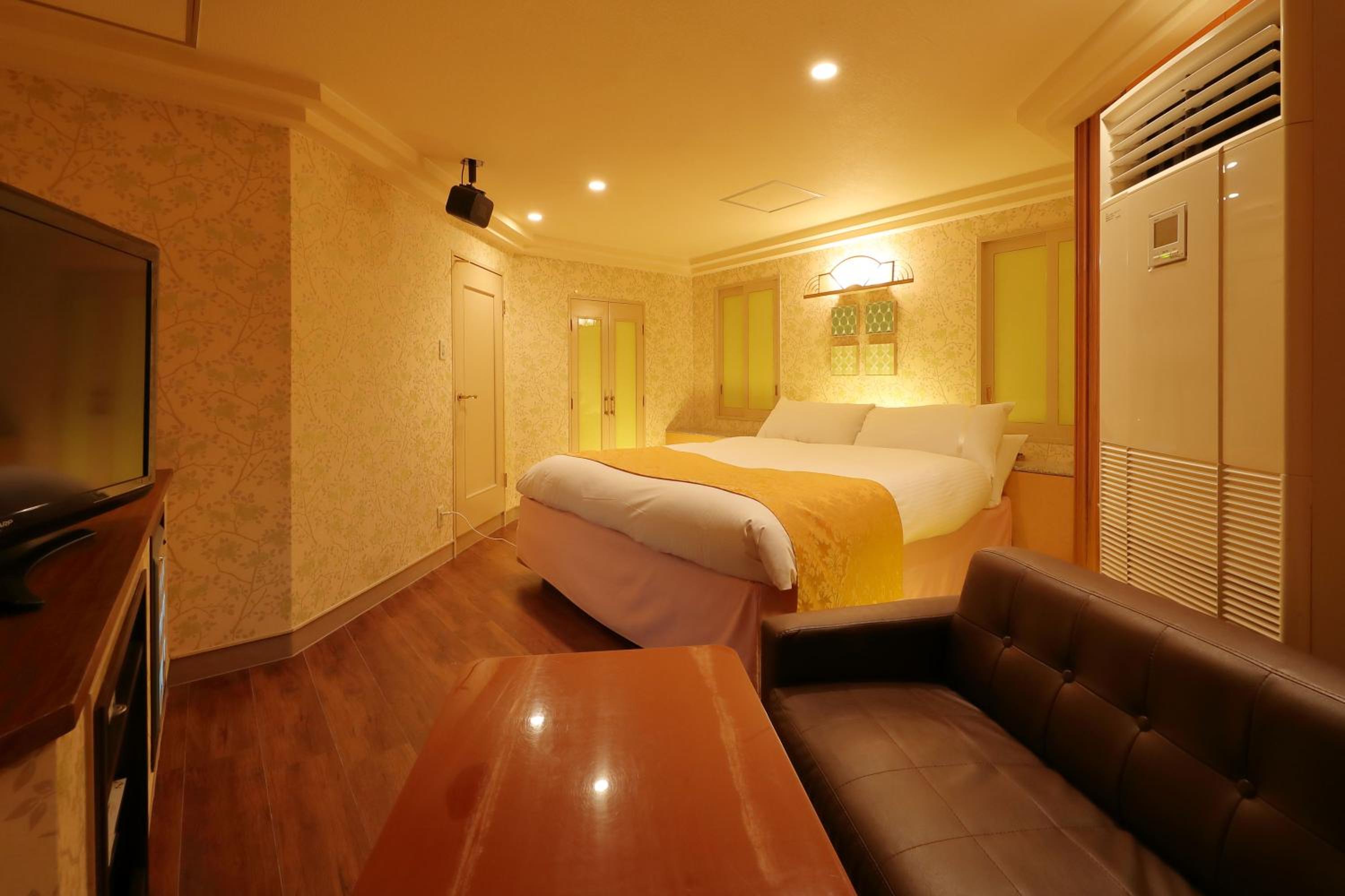 Double Room - Photo 2