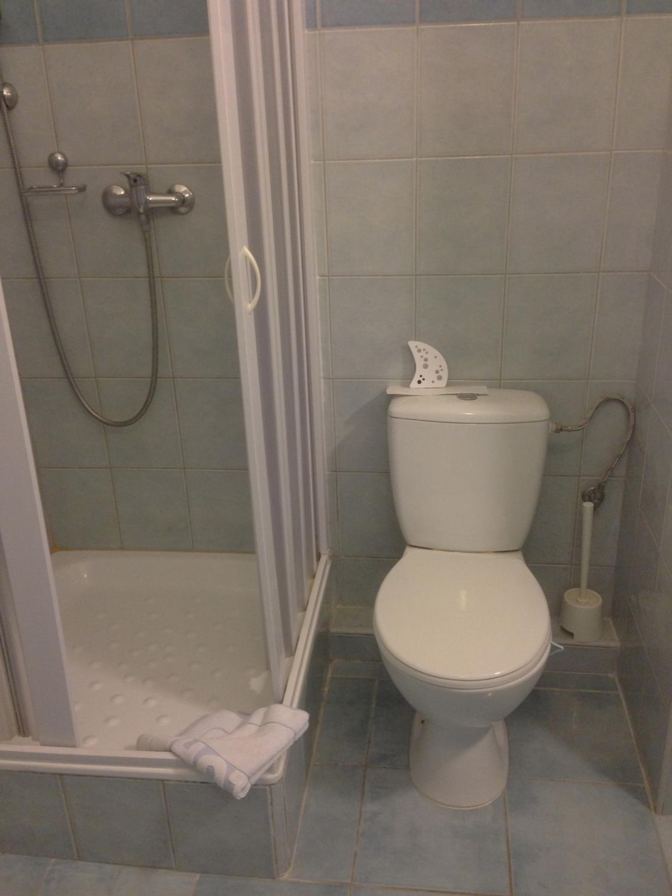 Twin Room - Photo 3