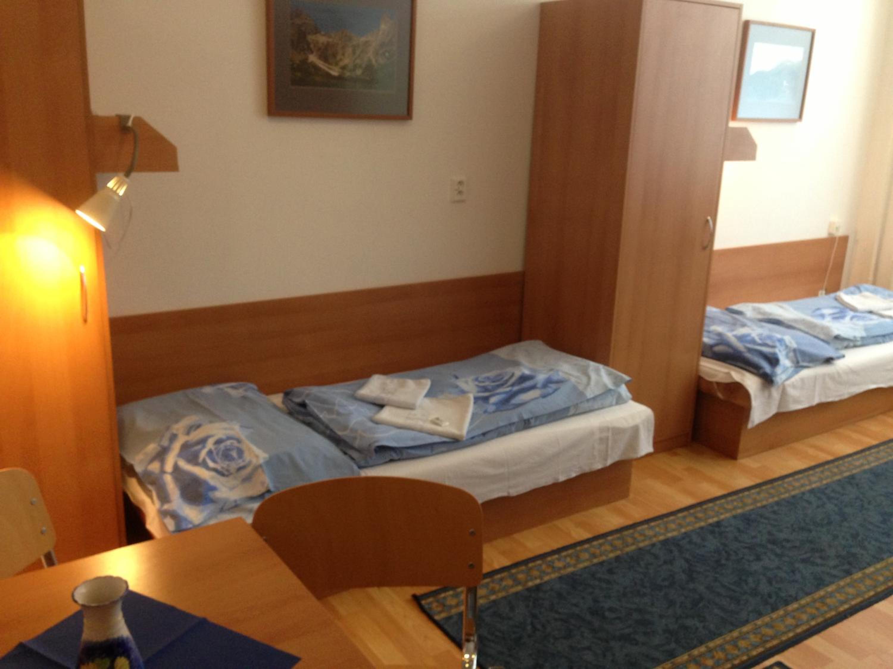 Twin Room - Photo 2