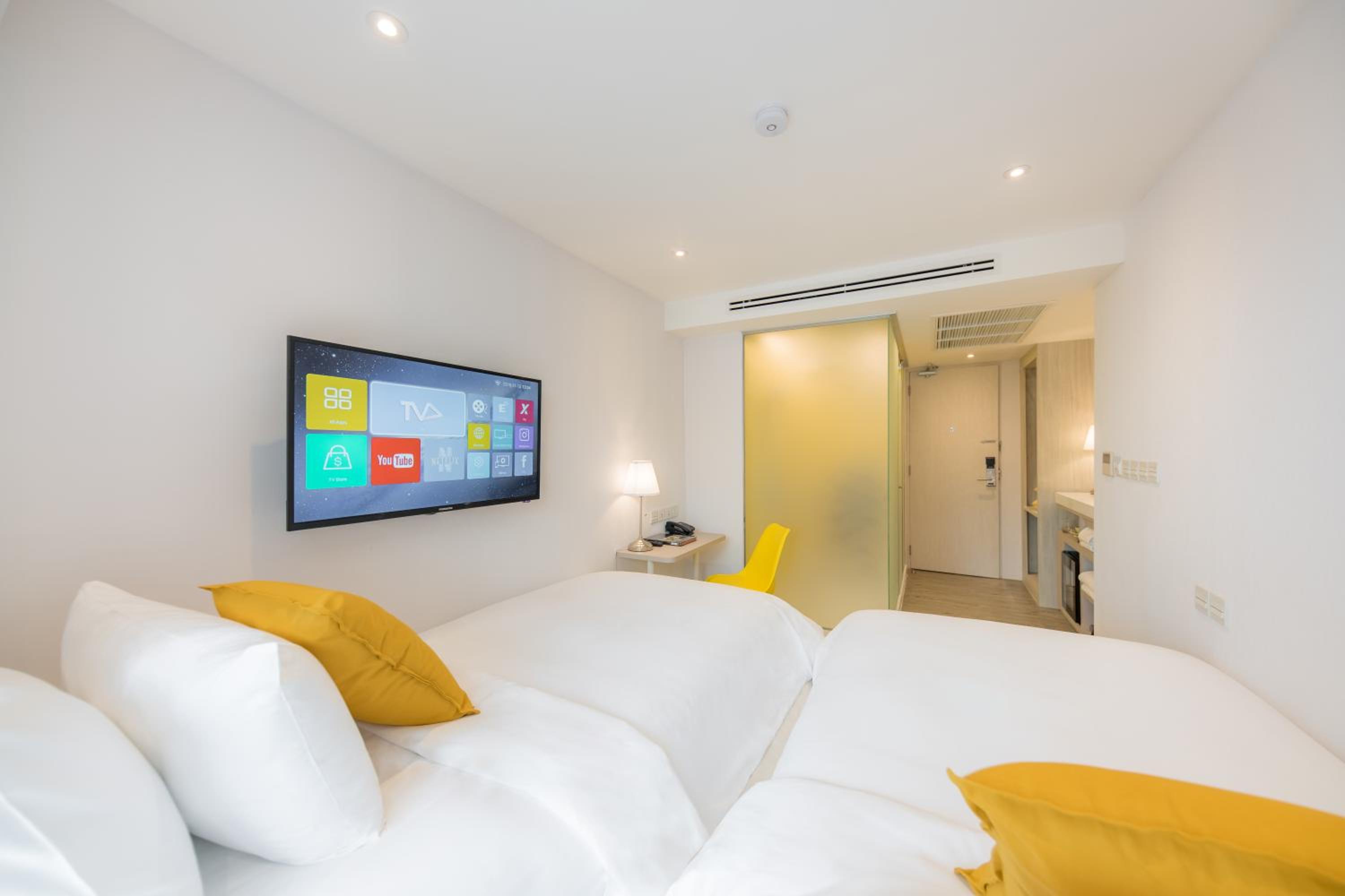 Twin Room with City View photo 2