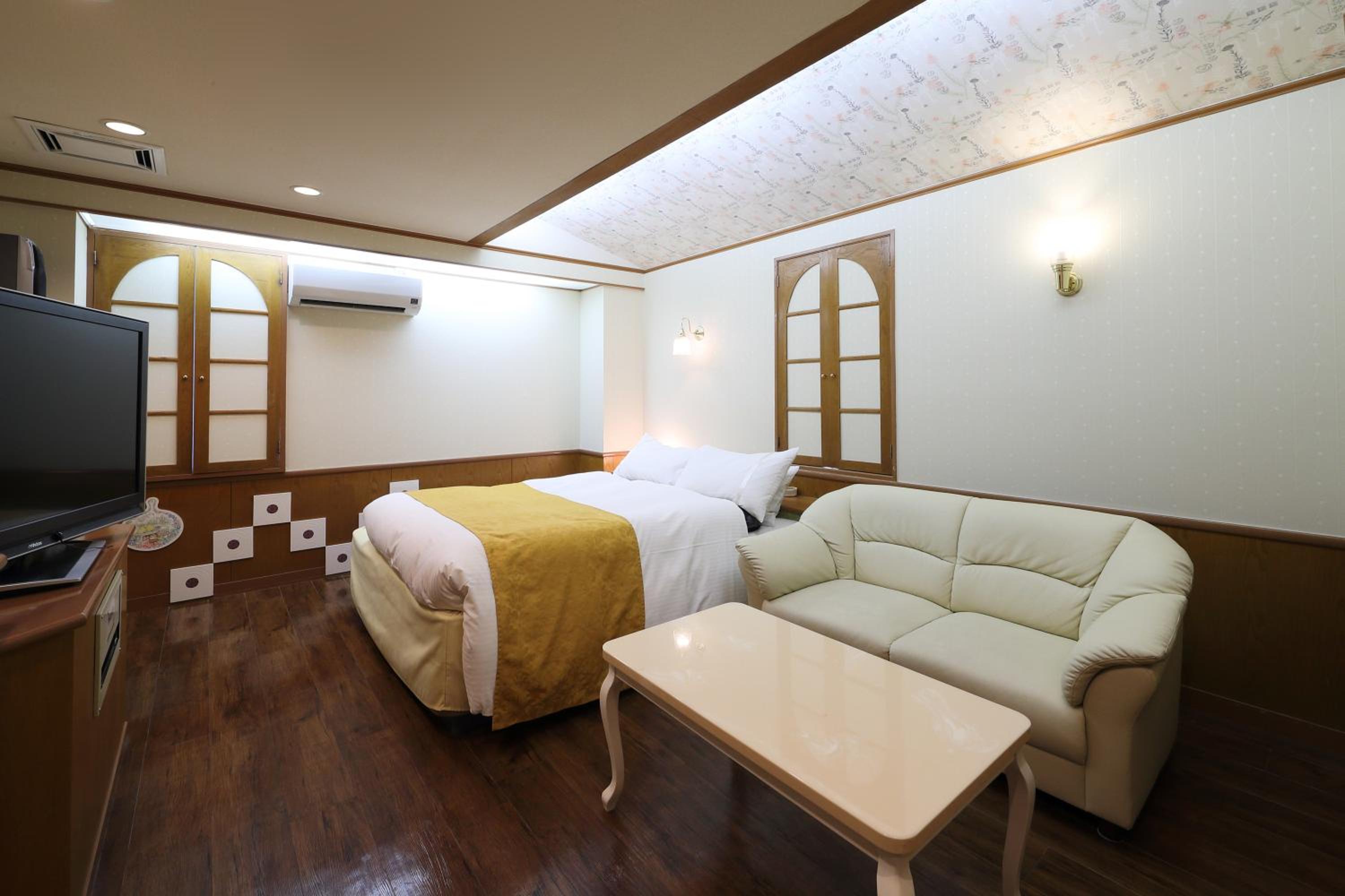 Standard King Room - Photo 2