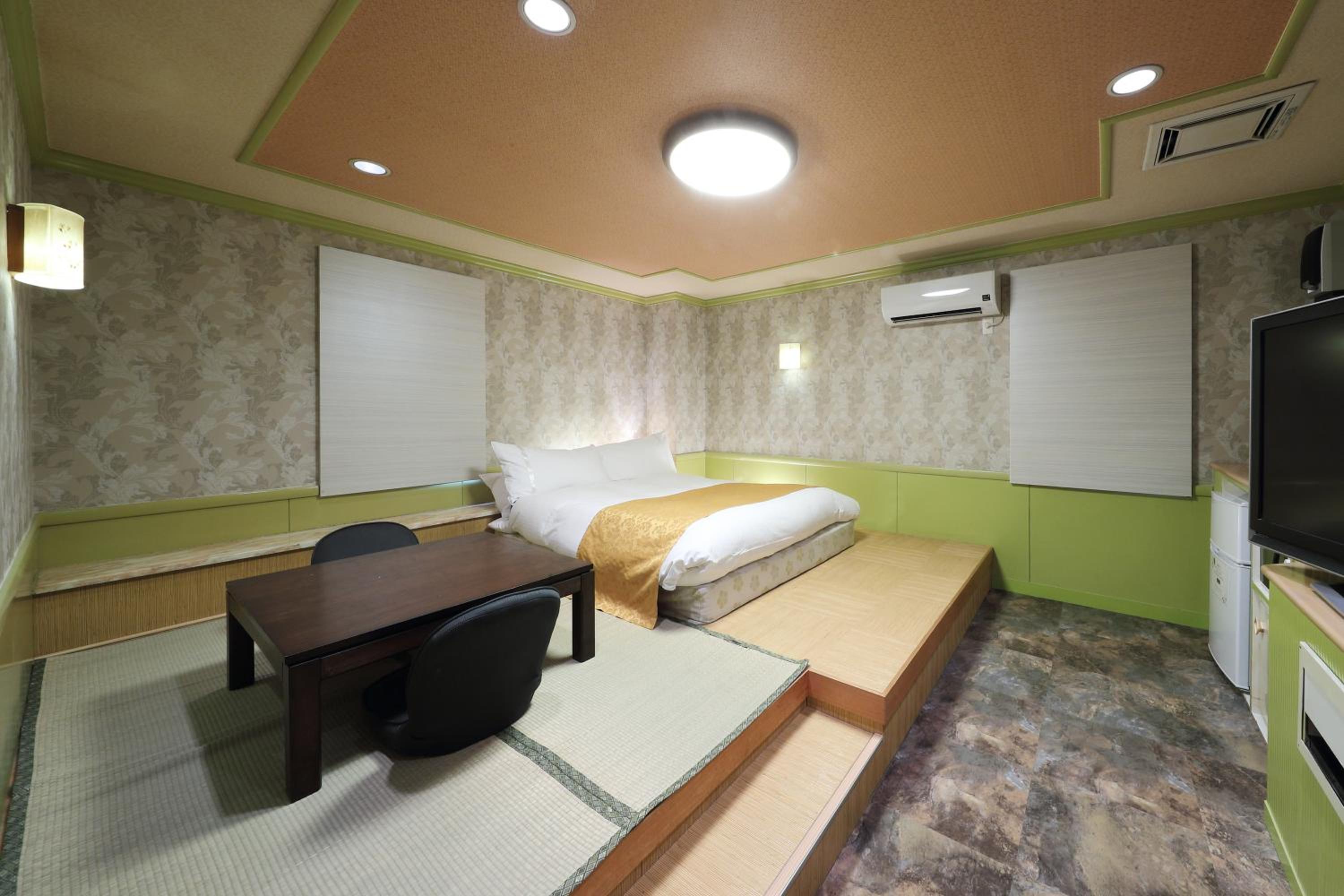 Standard King Room - Photo 4