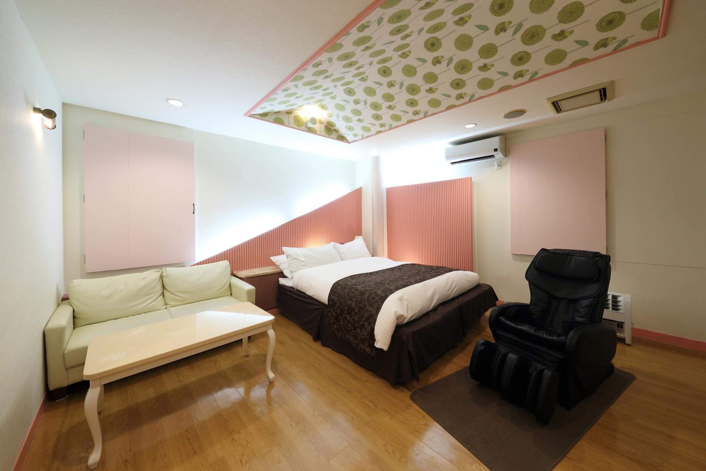 Standard King Room - Photo 6