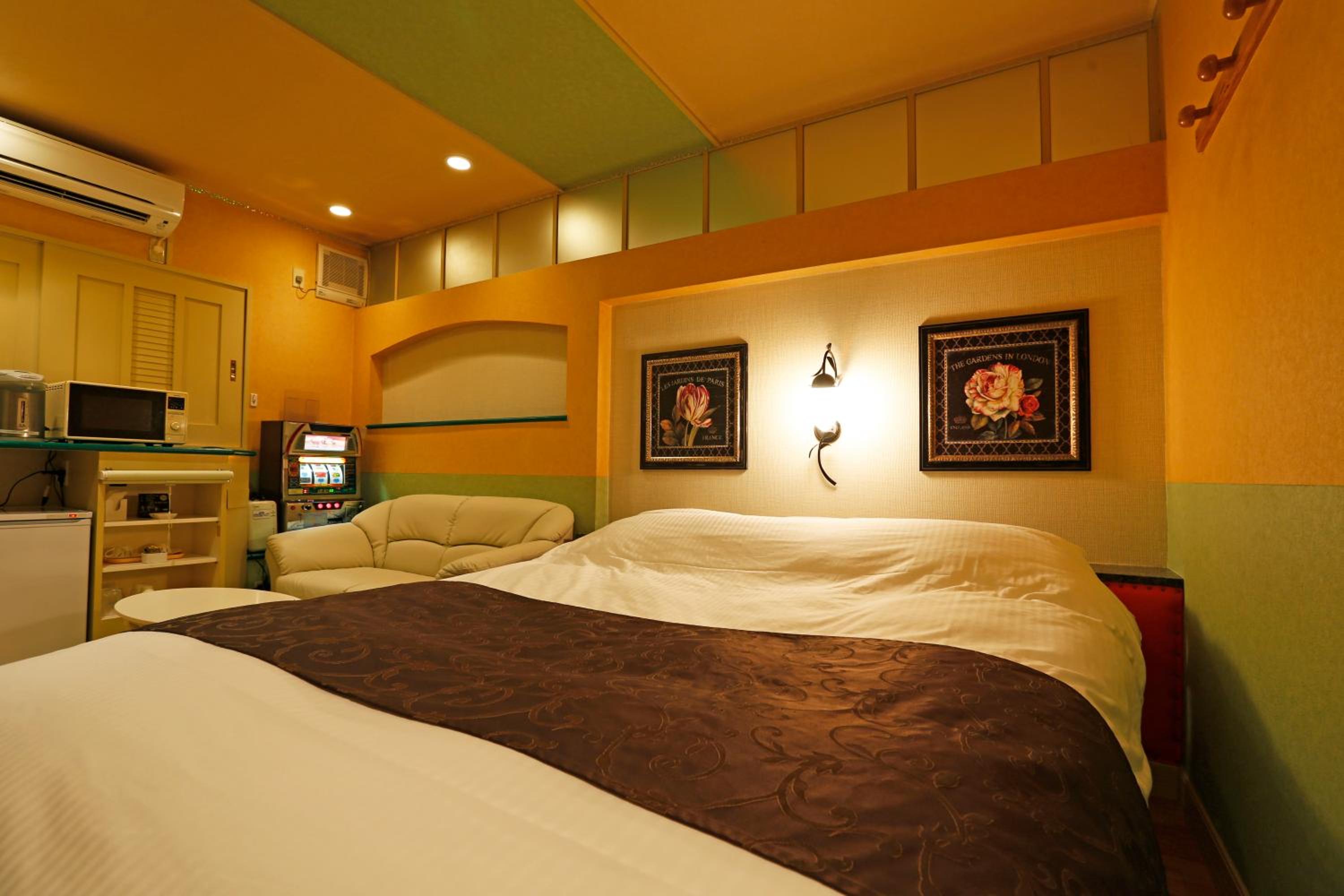 Standard Double Room - Photo 12