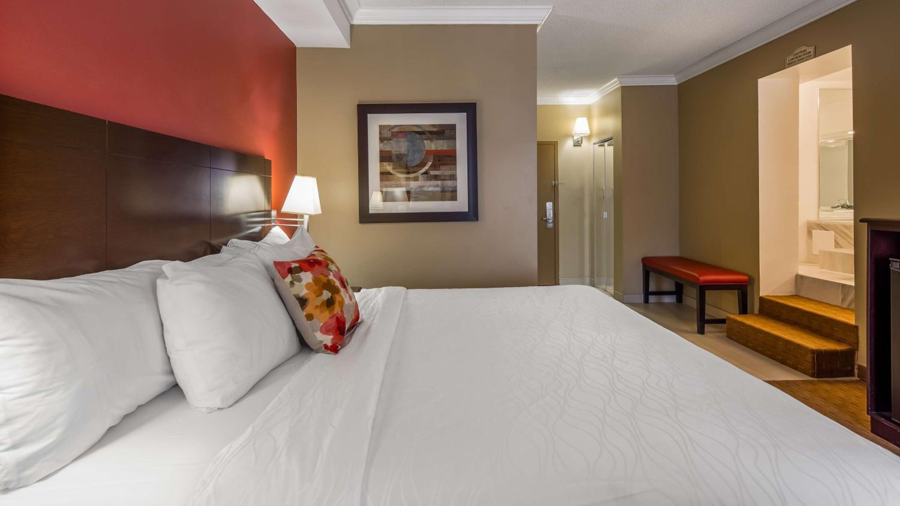 King Suite with Spa Bath - Photo 6