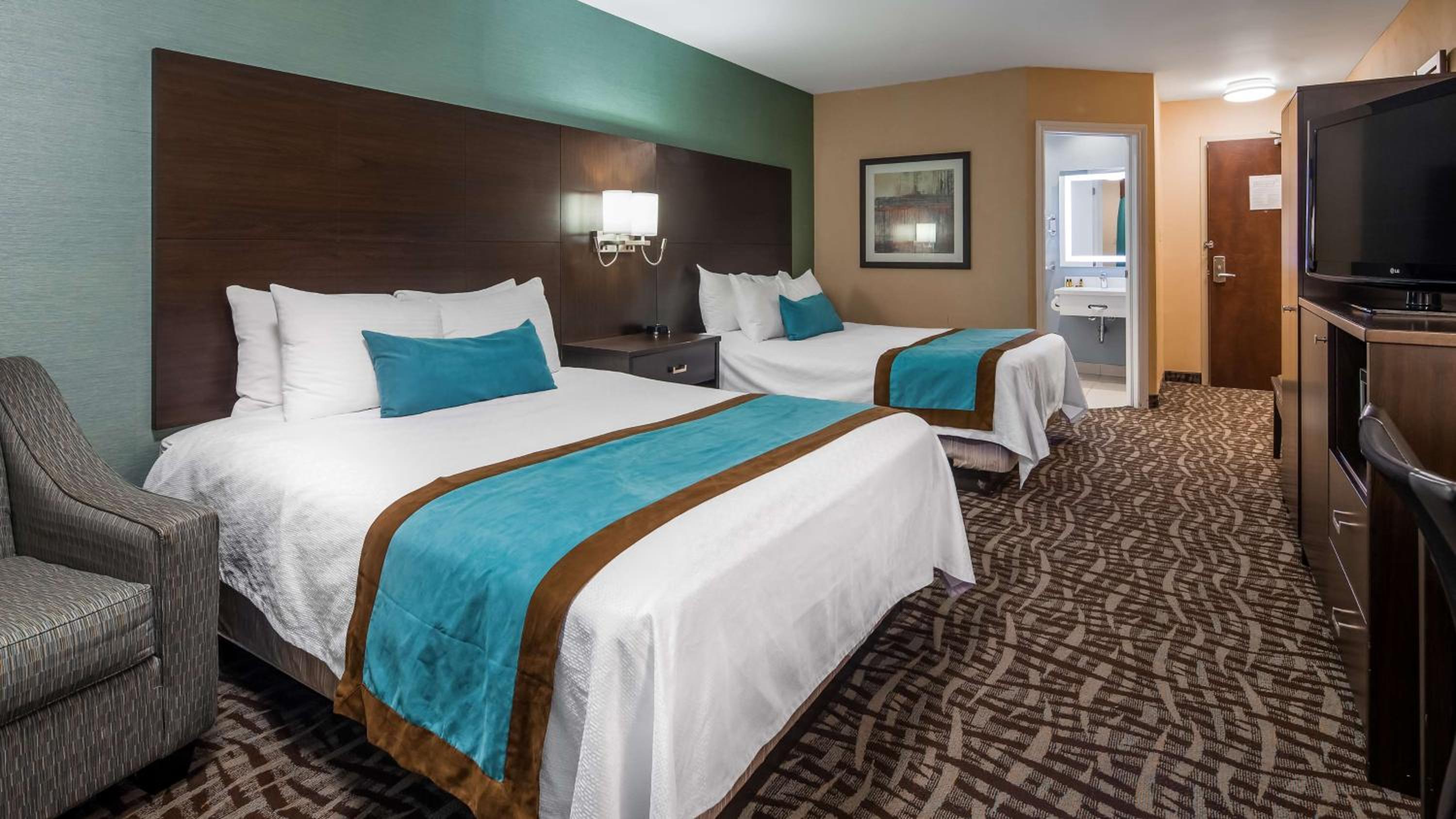 Queen Room with Two Queen Beds with Kitchenette - Non Smoking