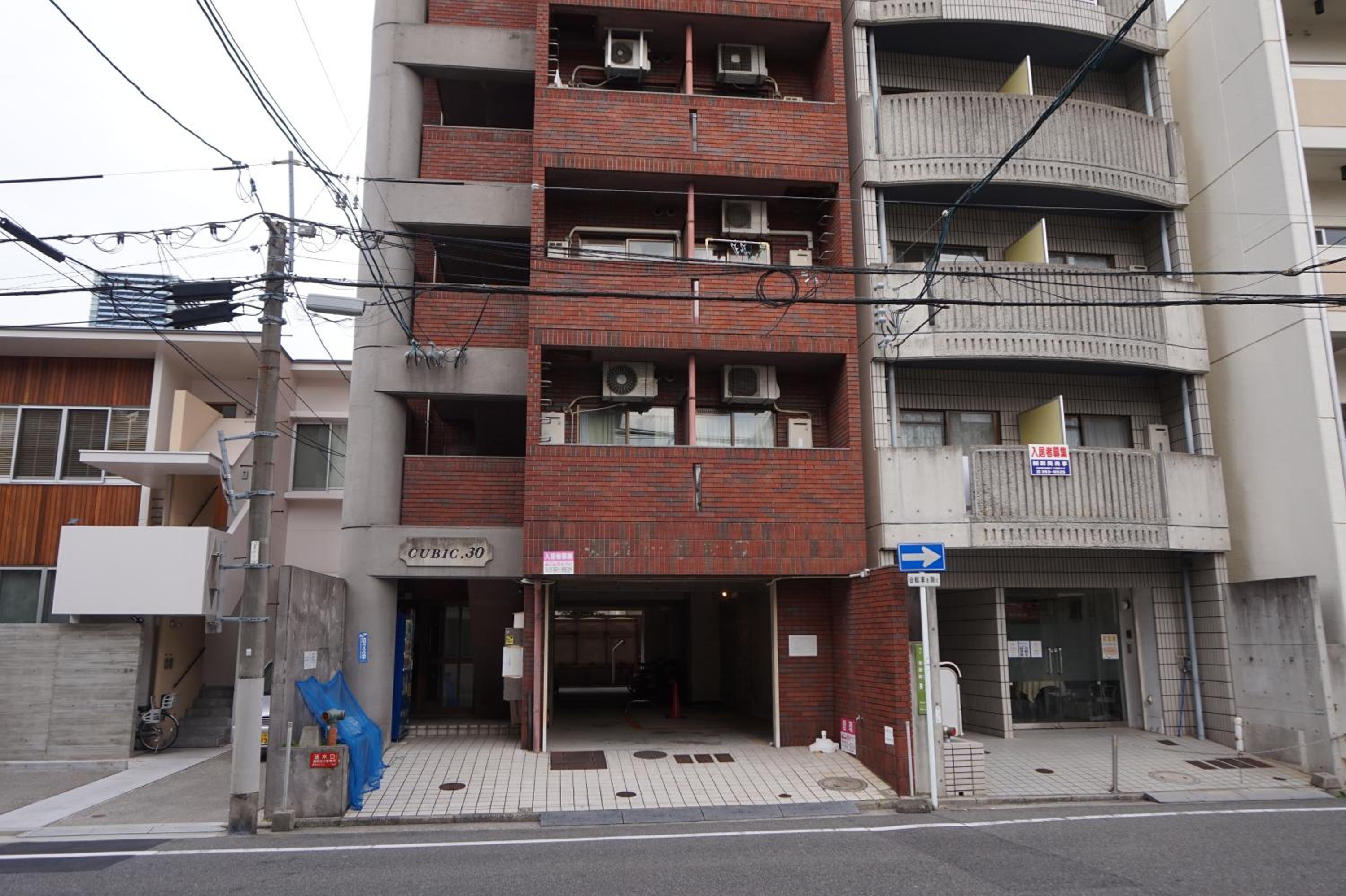 Studio Apartment with Balcony 701 - Photo 2