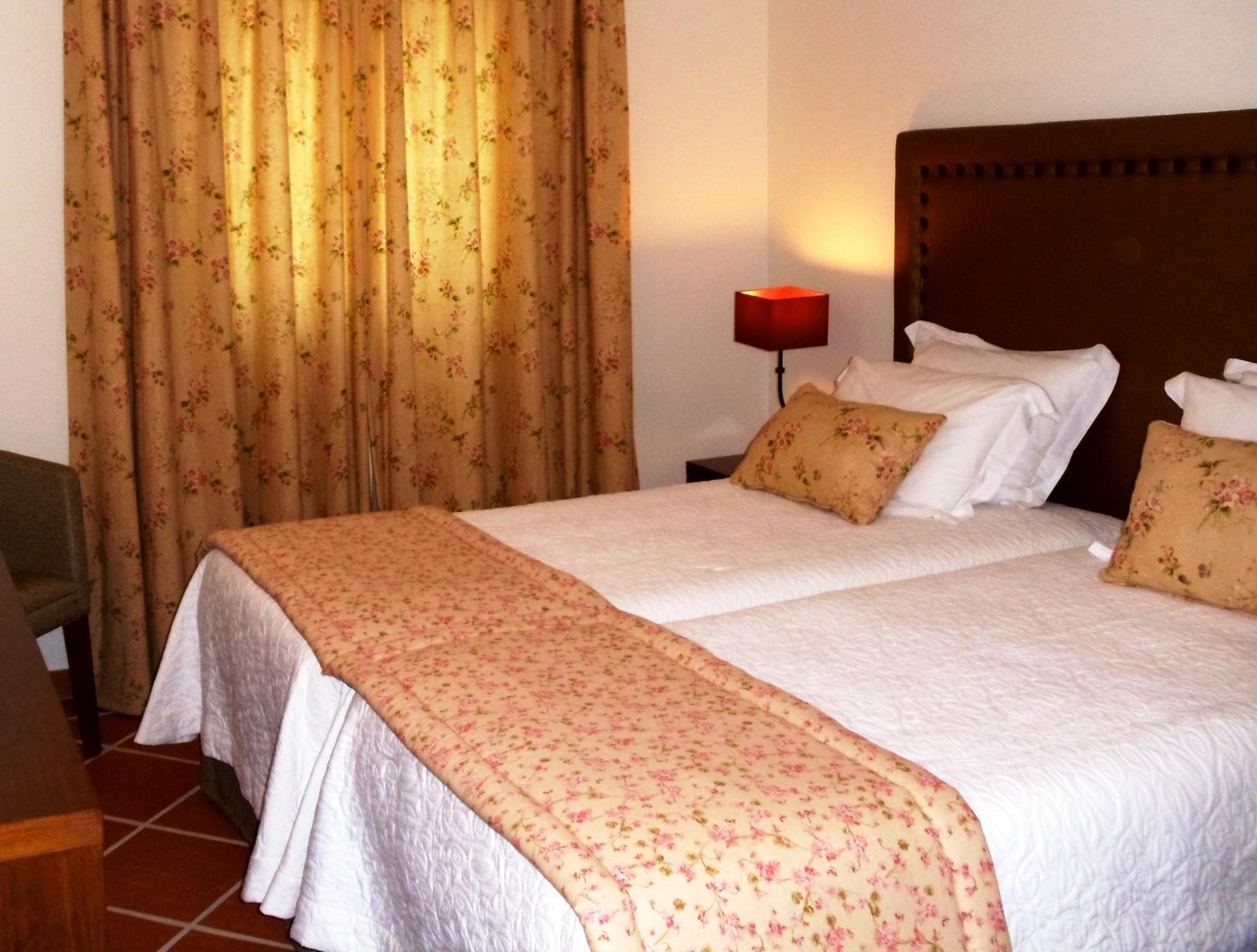 Twin Room - Photo 4